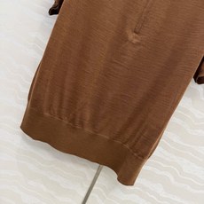 原单品质❤️Lp高智感穿搭26s春夏新品!蚕丝羊毛针织短袖上衣!半拉链吊坠装饰经典版型巨显瘦。18针进口 原单品质❤️Lp高智感穿搭26s春夏新品!蚕丝羊毛针织短袖上衣!半拉链吊坠装饰经典版型巨显瘦。18针进口