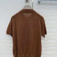 原单品质❤️Lp高智感穿搭26s春夏新品!蚕丝羊毛针织短袖上衣!半拉链吊坠装饰经典版型巨显瘦。18针进口 原单品质❤️Lp高智感穿搭26s春夏新品!蚕丝羊毛针织短袖上衣!半拉链吊坠装饰经典版型巨显瘦。18针进口