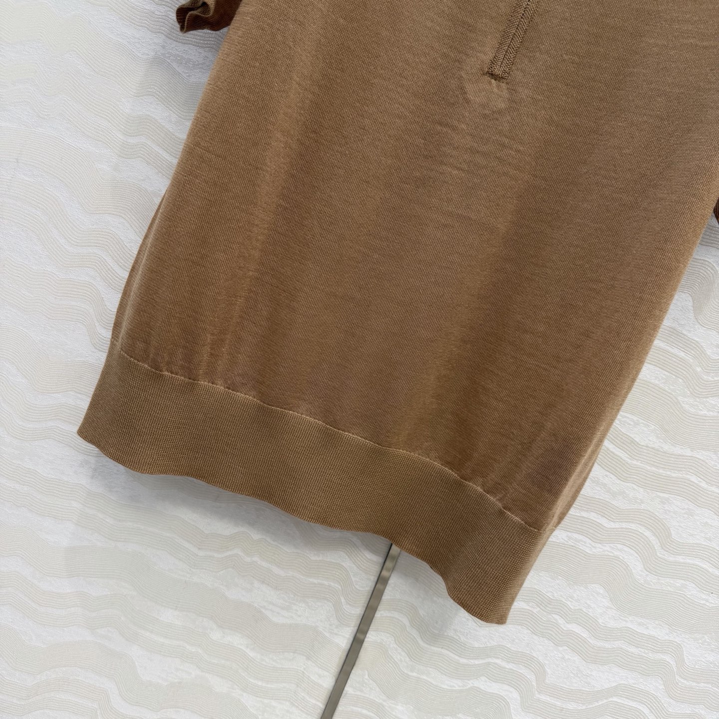 原单品质❤️Lp高智感穿搭26s春夏新品！蚕丝羊毛针织短袖上衣！半拉链吊坠装饰经典版型巨显瘦。18针进口