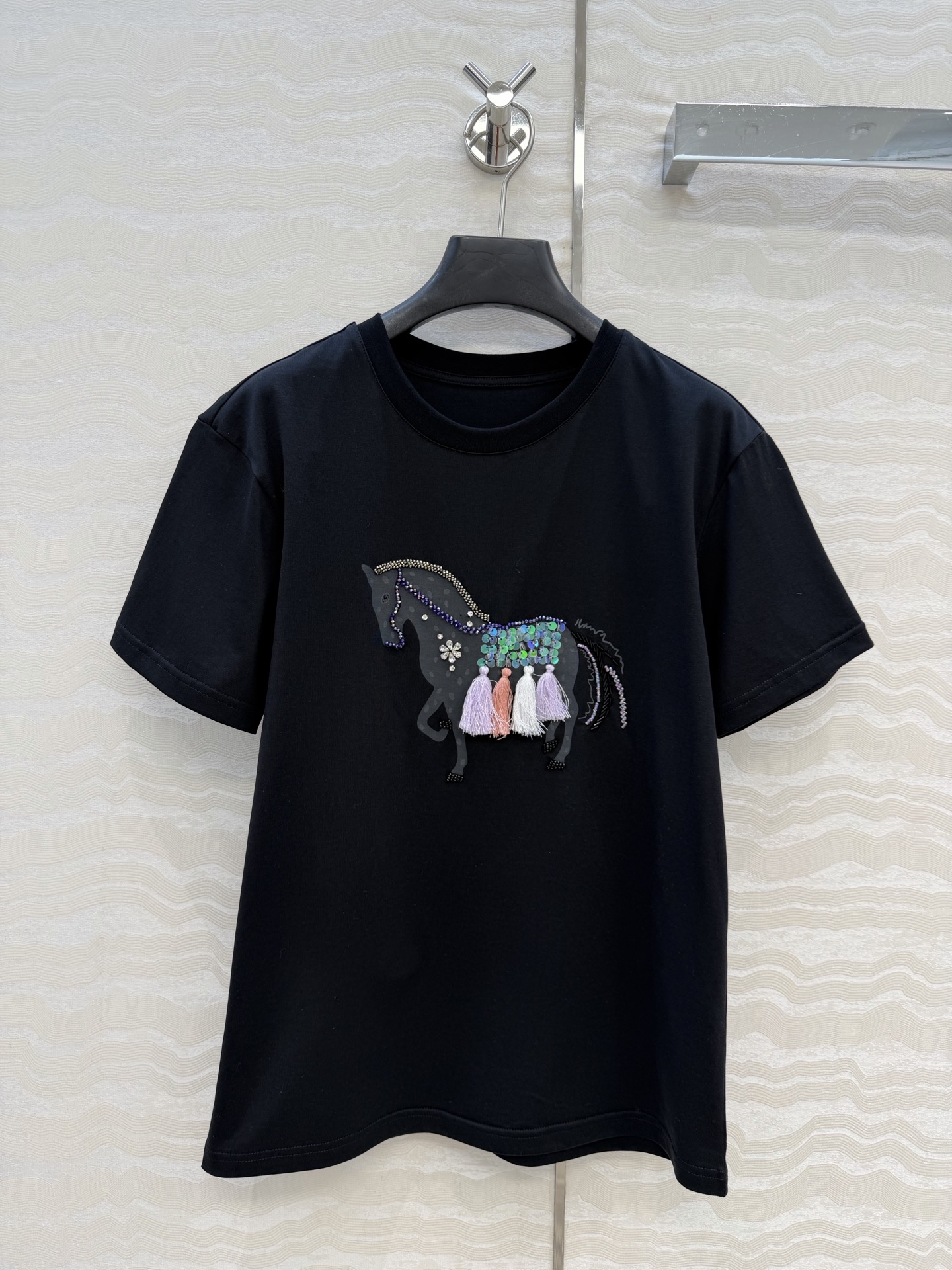 原单品质❤️设计师🧑‍🎨马年限定春夏新品！高定蕾丝绣花拼接纯棉T恤！重工艺定位立体手工定珠流苏精致高级！