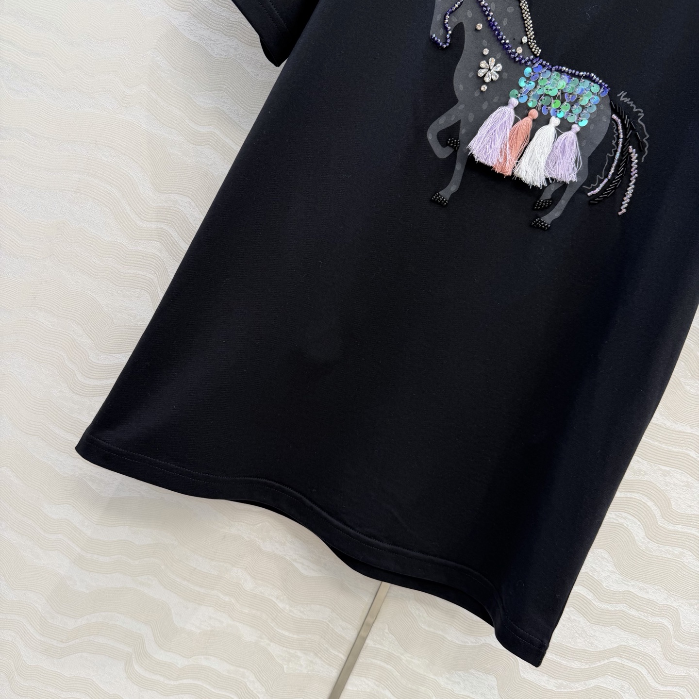 原单品质❤️设计师🧑‍🎨马年限定春夏新品！高定蕾丝绣花拼接纯棉T恤！重工艺定位立体手工定珠流苏精致高级！