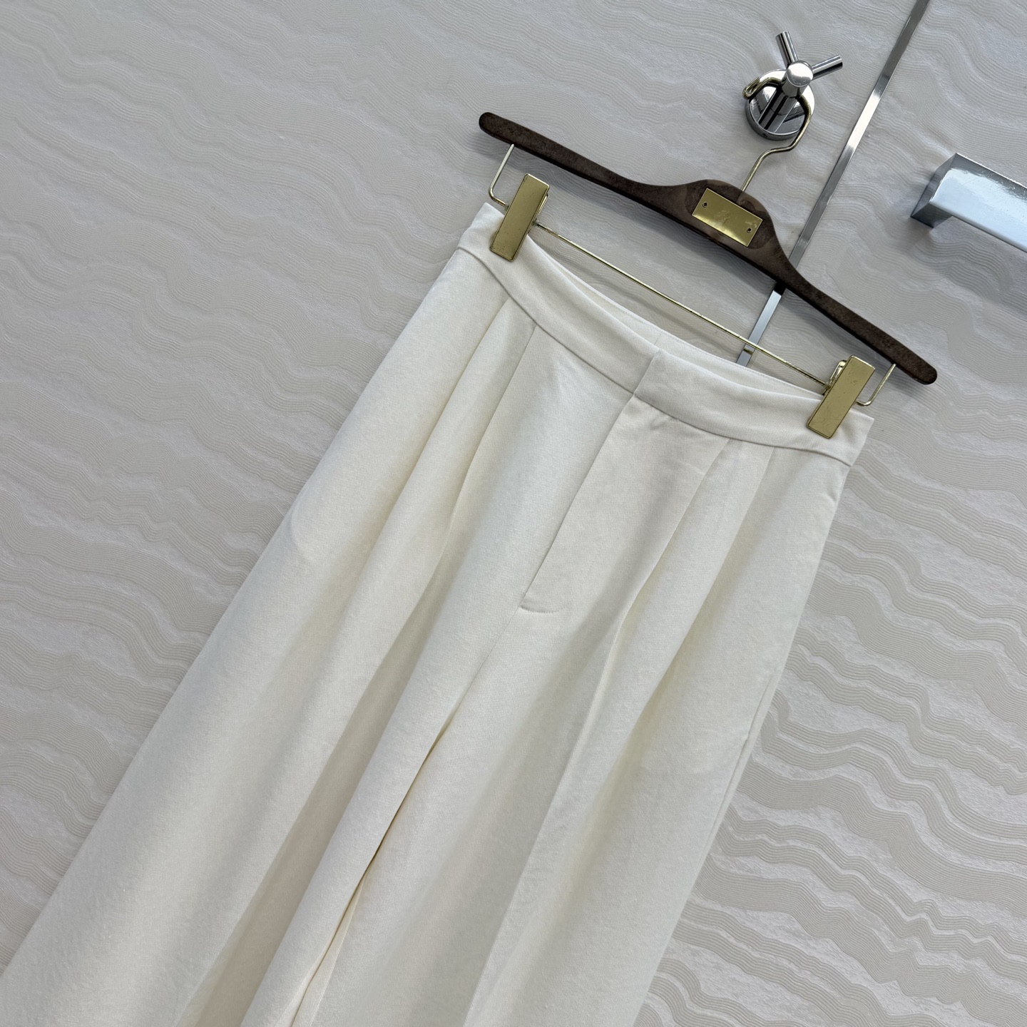 高端原单品质❤️26春款上新Lp高智感穿搭！老钱风氛围感Rodge优雅褶裥长裤。定制冰栀白进口羊毛天丝亚