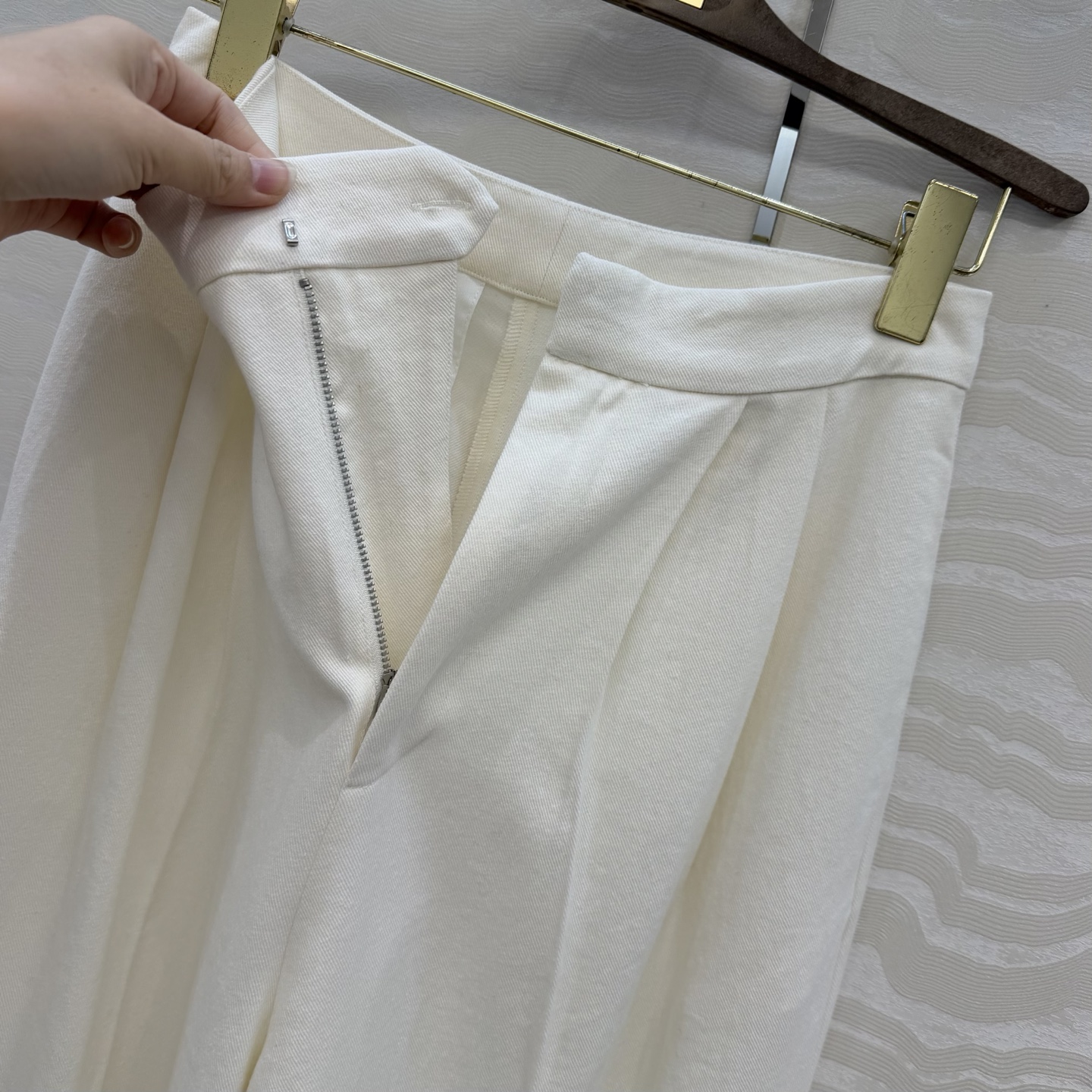 高端原单品质❤️26春款上新Lp高智感穿搭！老钱风氛围感Rodge优雅褶裥长裤。定制冰栀白进口羊毛天丝亚