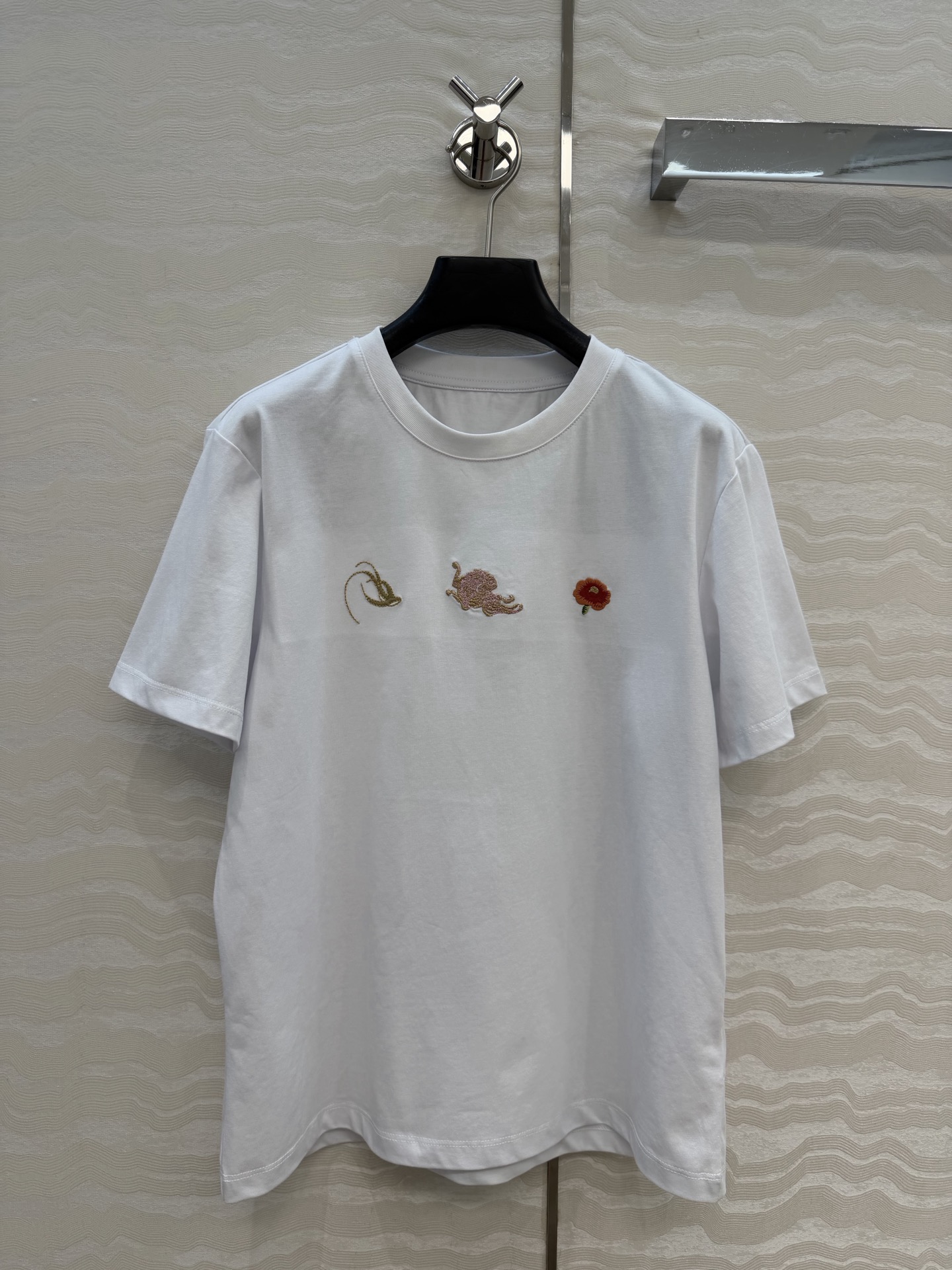 原单品质❤️设计师🧑‍🎨马年限定春夏新品！定位刺绣纯棉T恤！重工艺定位立体刺绣工艺精致高级！进口索罗娜纯