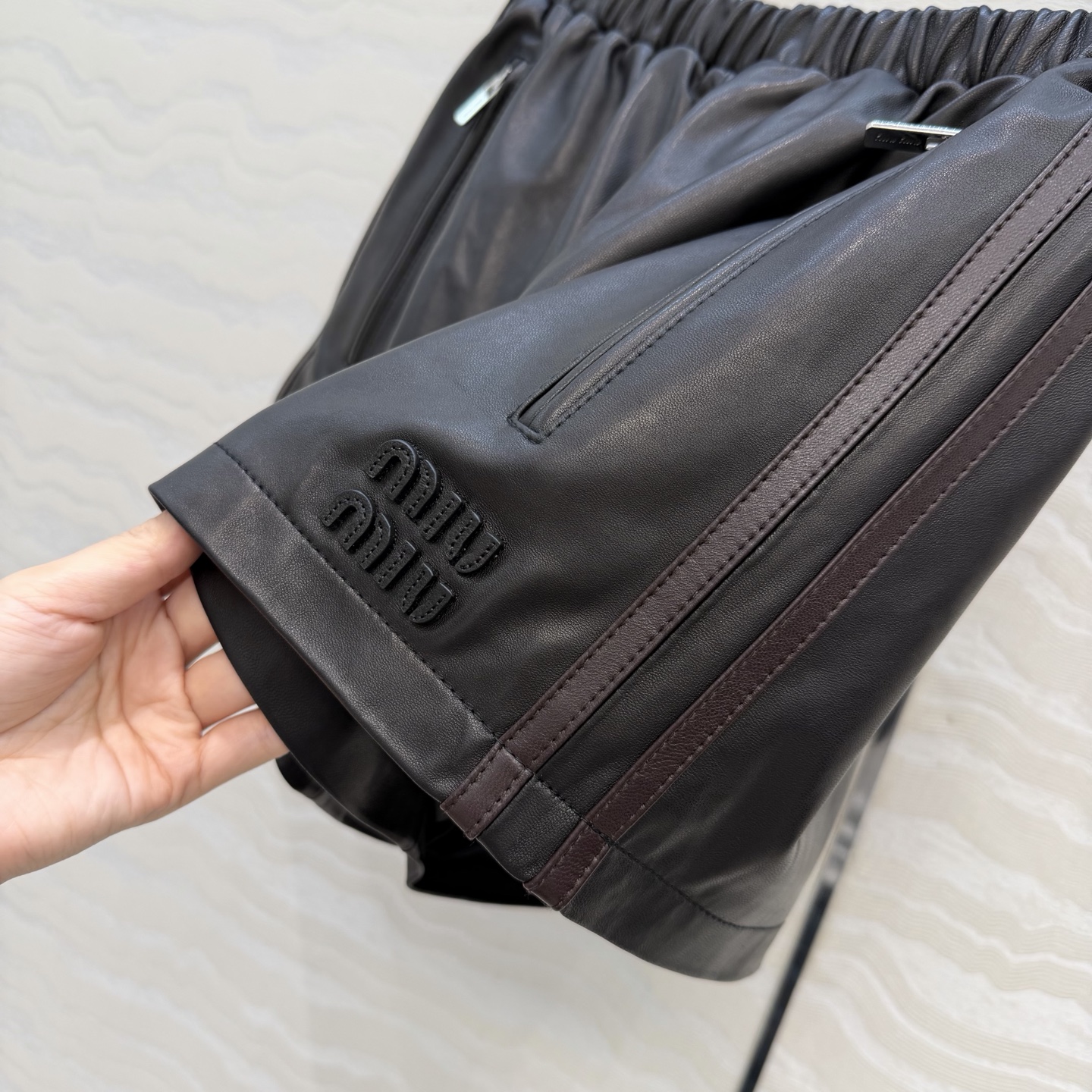 高端原单品质❤️26早春新品miu系少女穿搭！运动风真皮小短裤！原版定制顶级进口植鞣100%小羊皮！皮质