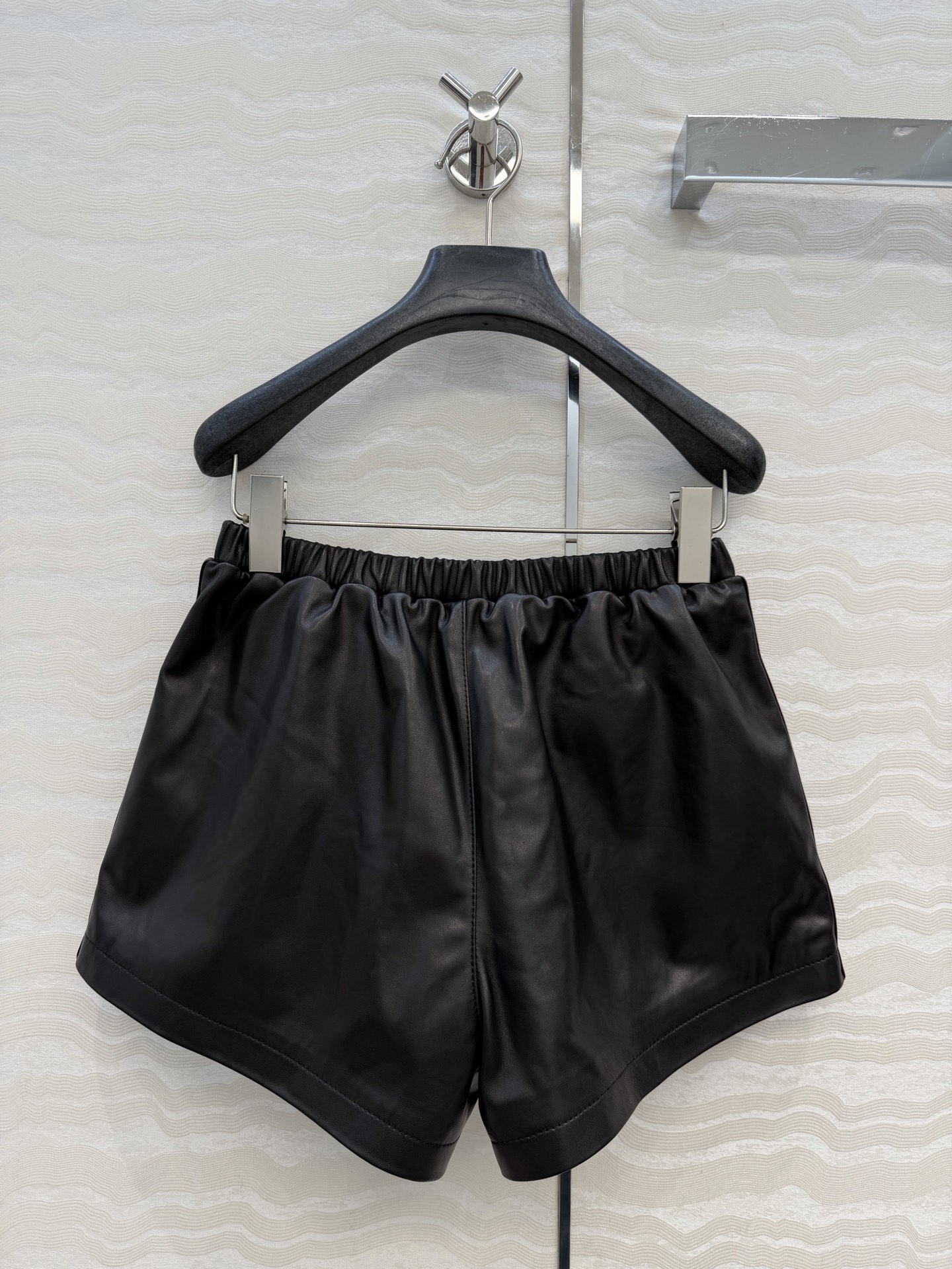 高端原单品质❤️26早春新品miu系少女穿搭！运动风真皮小短裤！原版定制顶级进口植鞣100%小羊皮！皮质