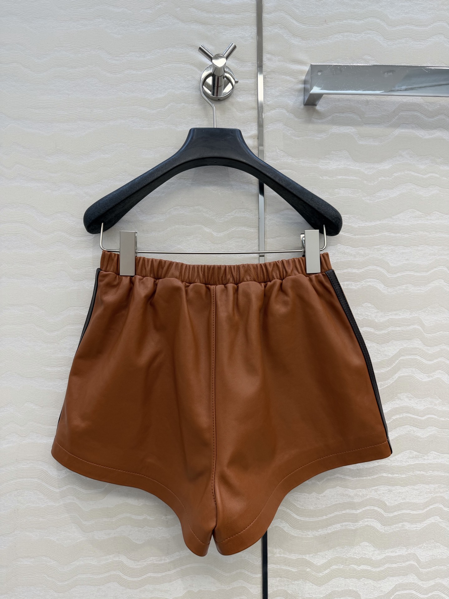 高端原单品质❤️26早春新品miu系少女穿搭！运动风真皮小短裤！原版定制顶级进口植鞣100%小羊皮！皮质