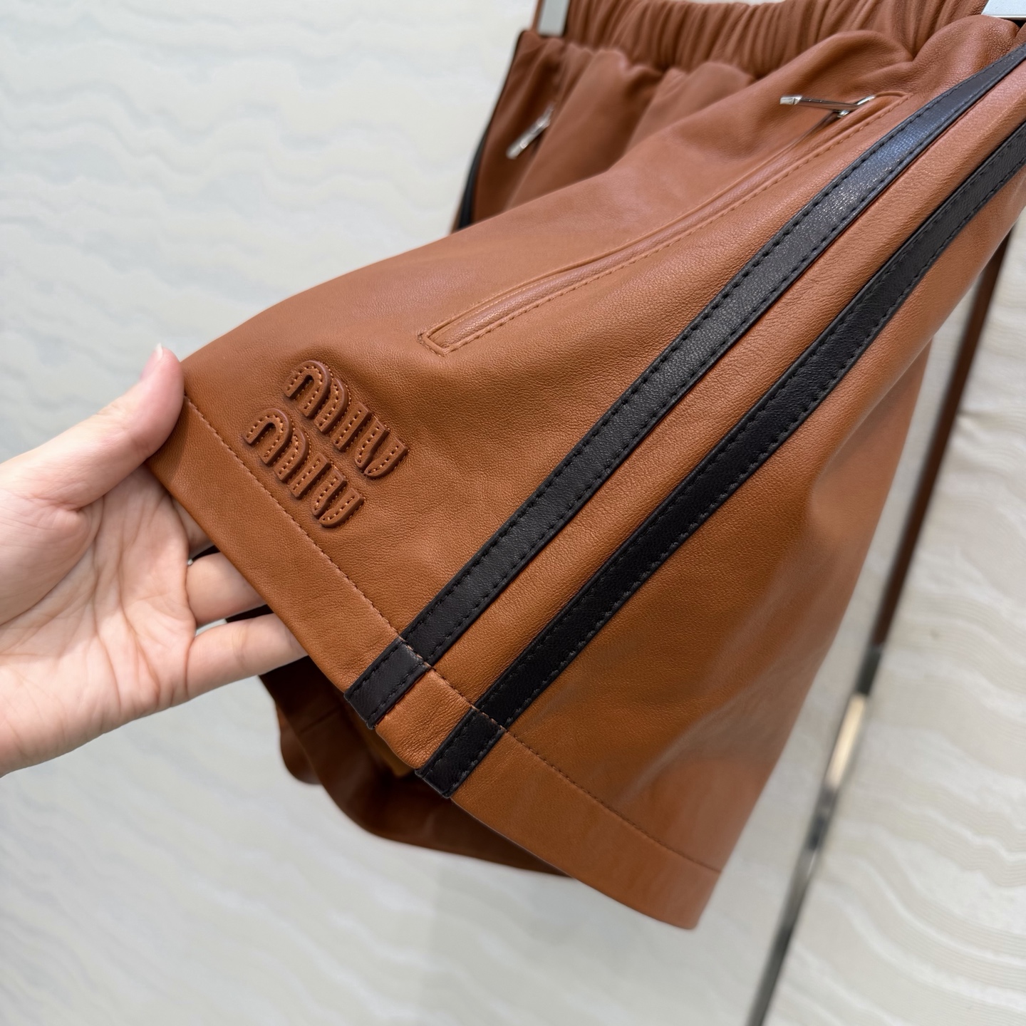 高端原单品质❤️26早春新品miu系少女穿搭！运动风真皮小短裤！原版定制顶级进口植鞣100%小羊皮！皮质