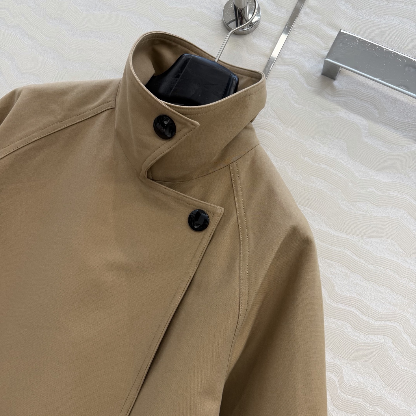 高端品质控必入❤️26早春新品Row风高定长款风衣外套！进口高密双股精纺风衣面料挺阔有型。经典A摆宽松廓