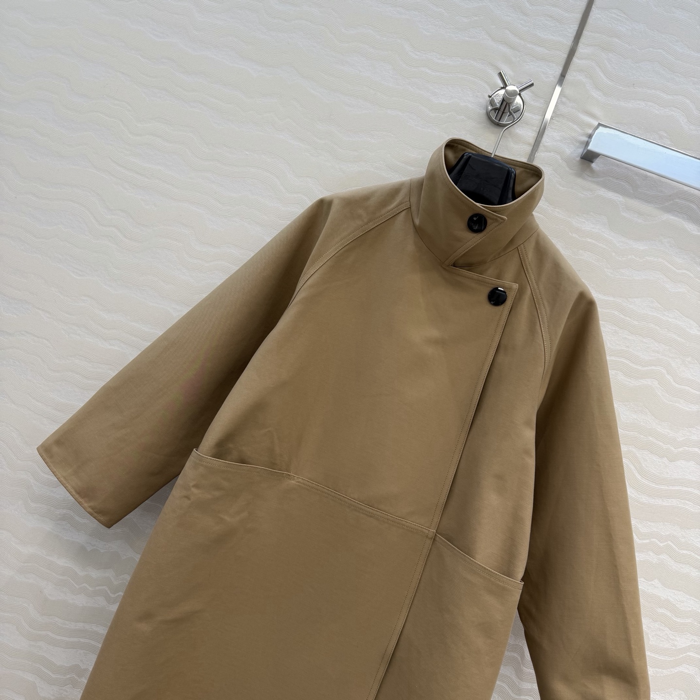 高端品质控必入❤️26早春新品Row风高定长款风衣外套！进口高密双股精纺风衣面料挺阔有型。经典A摆宽松廓