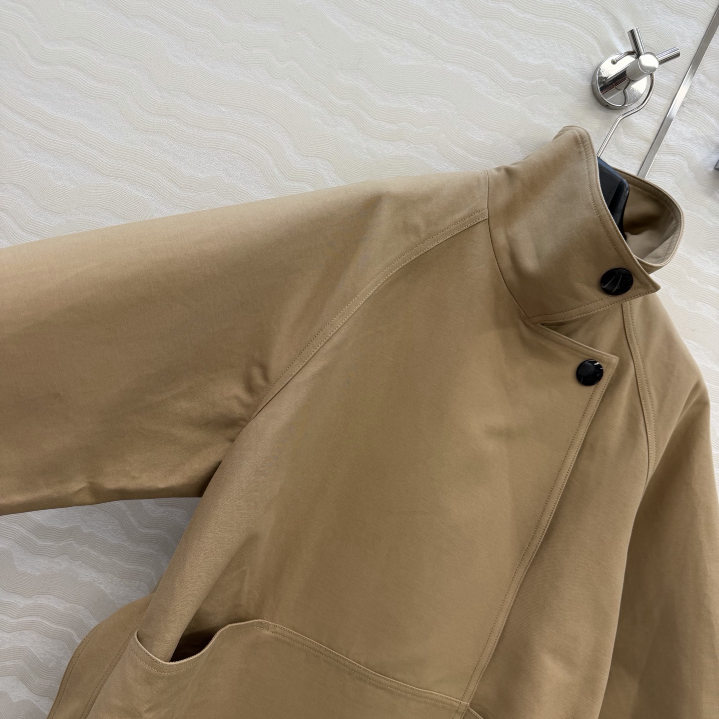 高端品质控必入❤️26早春新品Row风高定长款风衣外套！进口高密双股精纺风衣面料挺阔有型。经典A摆宽松廓