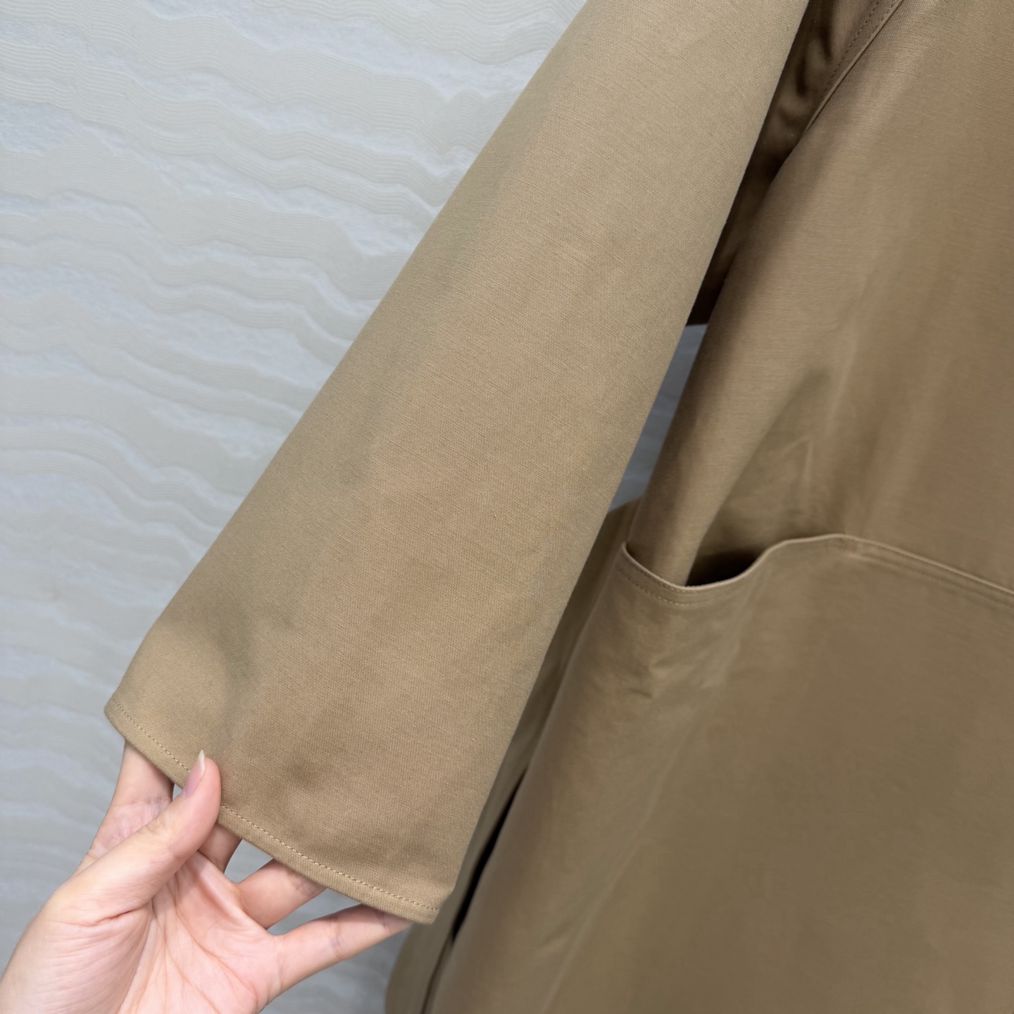 高端品质控必入❤️26早春新品Row风高定长款风衣外套！进口高密双股精纺风衣面料挺阔有型。经典A摆宽松廓