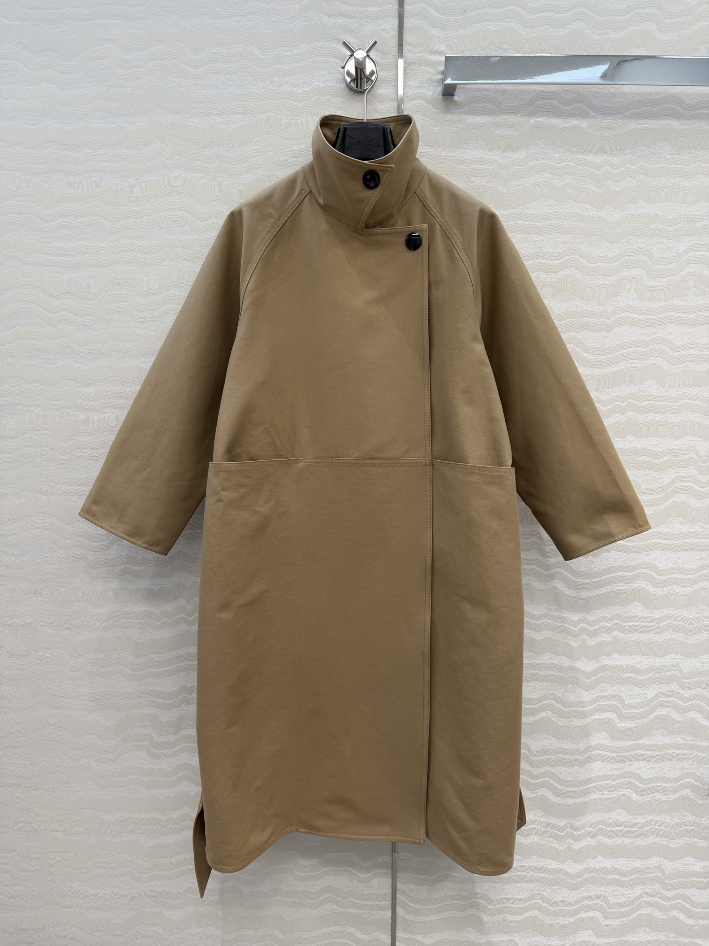 高端品质控必入❤️26早春新品Row风高定长款风衣外套！进口高密双股精纺风衣面料挺阔有型。经典A摆宽松廓