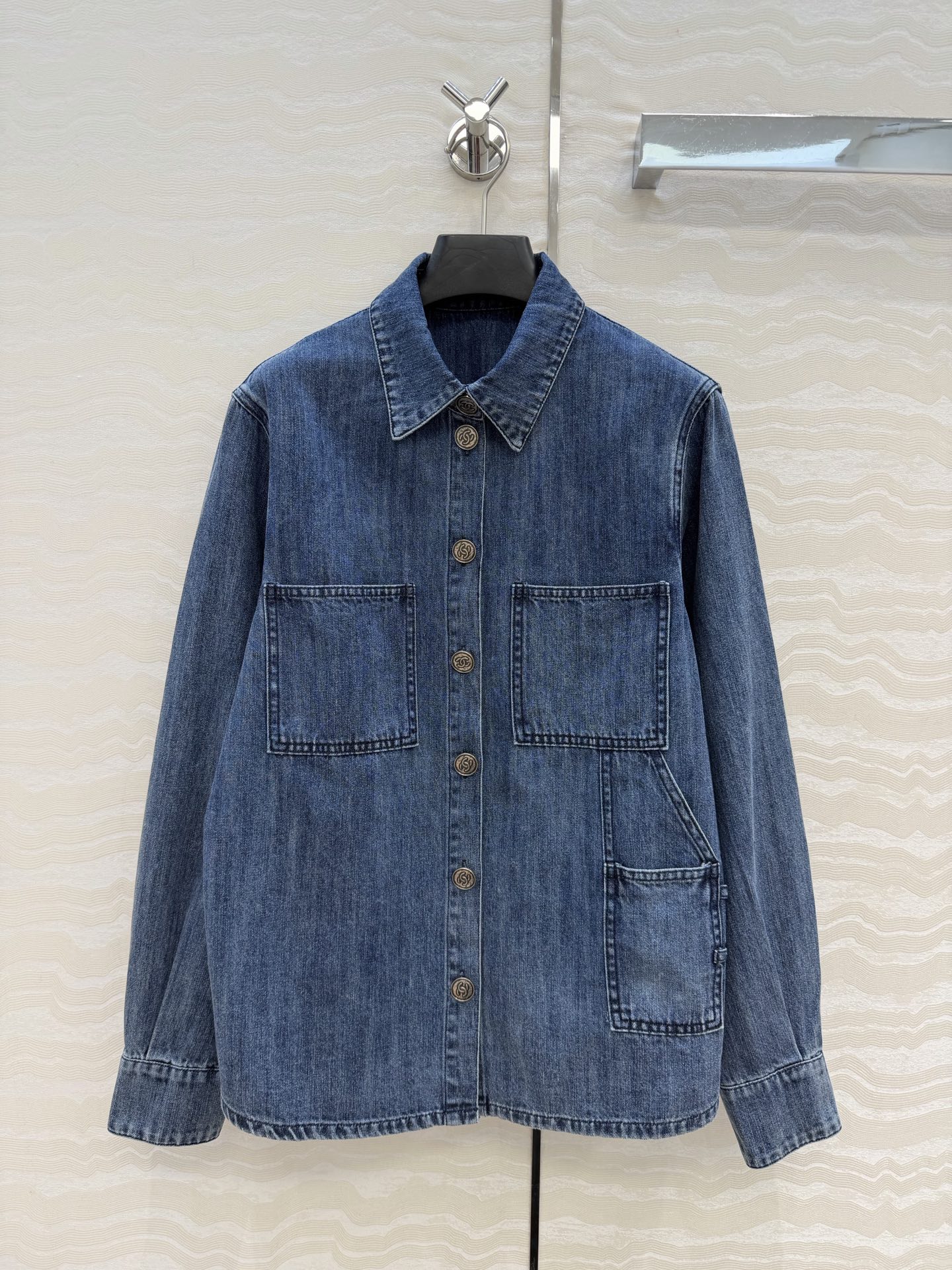 高端原单品质❤️coco女孩26p春夏新品，丹尼牛仔蓝衬衫！白富美必入叠搭神器！定制重工立体双C工装口袋