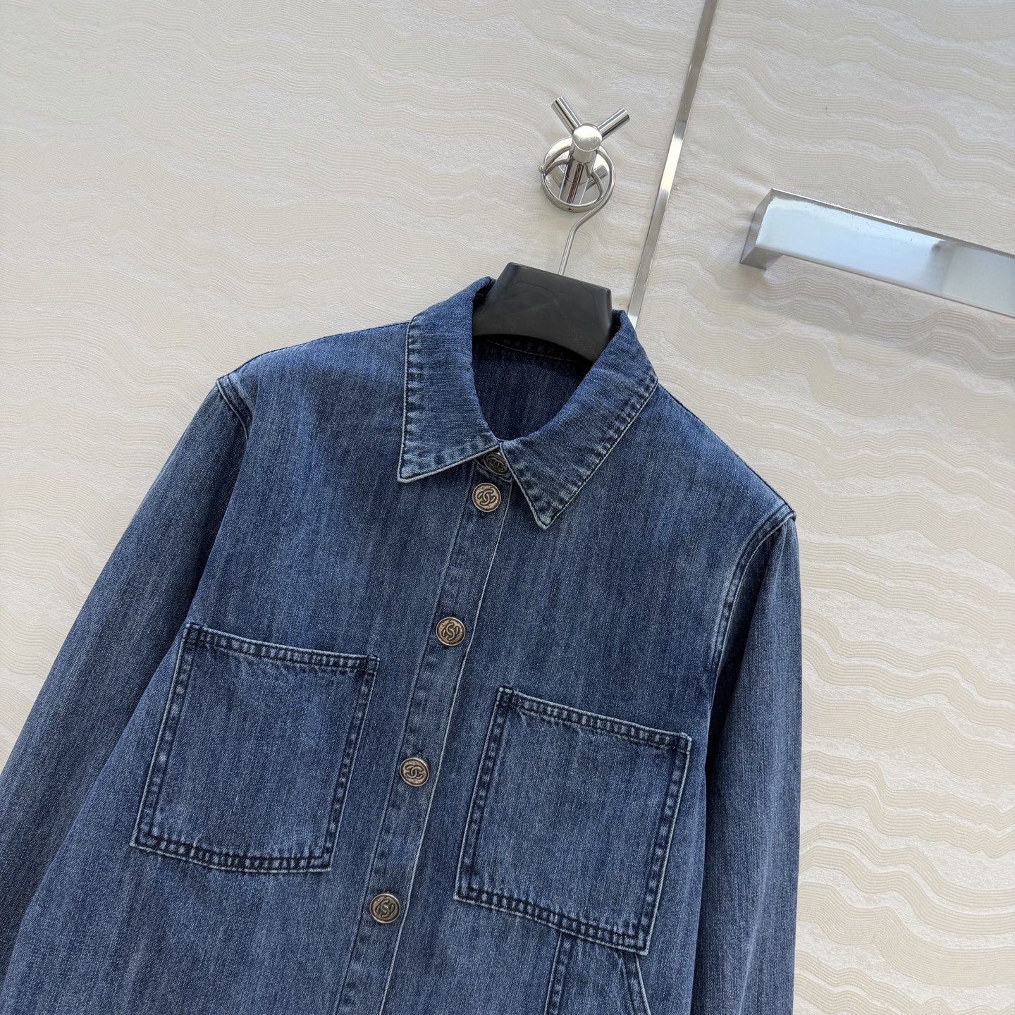 高端原单品质❤️coco女孩26p春夏新品，丹尼牛仔蓝衬衫！白富美必入叠搭神器！定制重工立体双C工装口袋