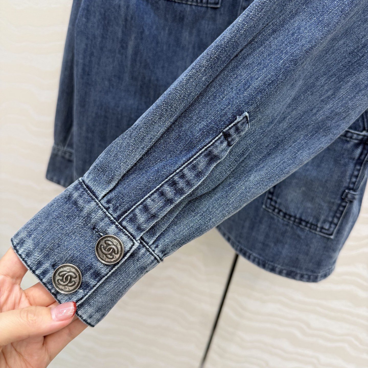 高端原单品质❤️coco女孩26p春夏新品，丹尼牛仔蓝衬衫！白富美必入叠搭神器！定制重工立体双C工装口袋