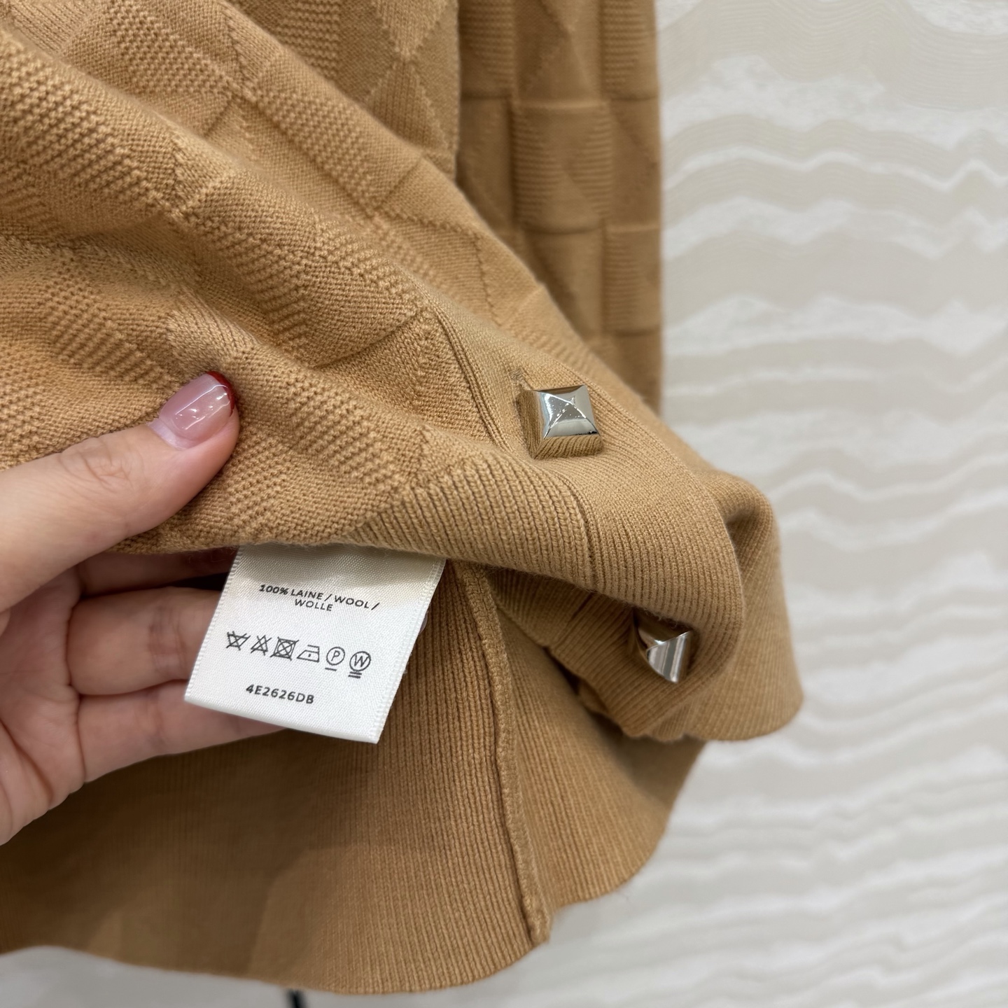 爆单推荐❤️原单品质，H26s早春新品！金属扣羊毛针织开衫小外套。100%美丽奴羊毛纱线细腻柔软的手感无