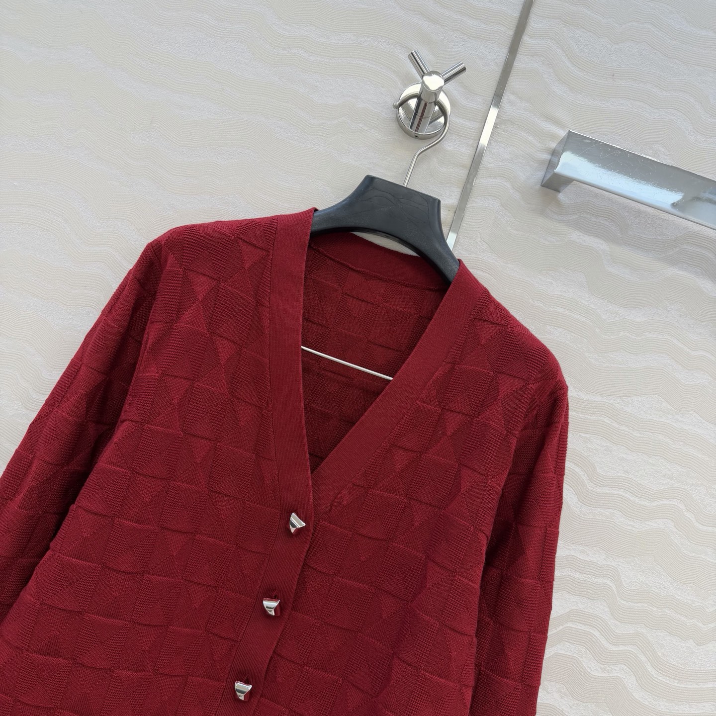 爆单推荐❤️原单品质，H26s早春新品！金属扣羊毛针织开衫小外套。100%美丽奴羊毛纱线细腻柔软的手感无