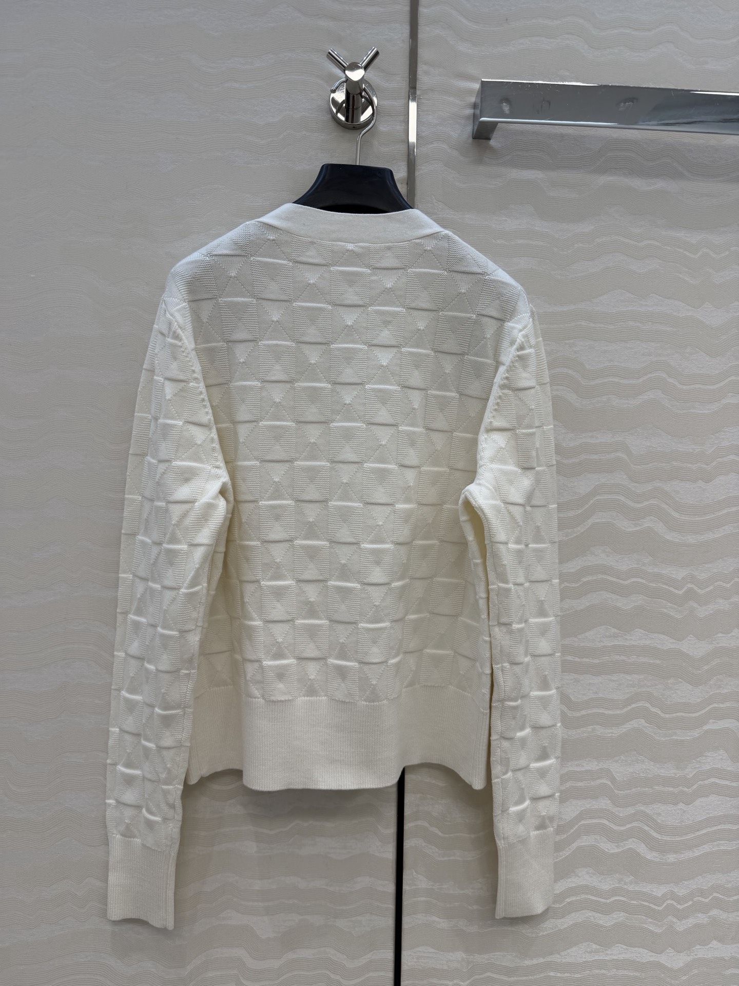 爆单推荐❤️原单品质，H26s早春新品！金属扣羊毛针织开衫小外套。100%美丽奴羊毛纱线细腻柔软的手感无