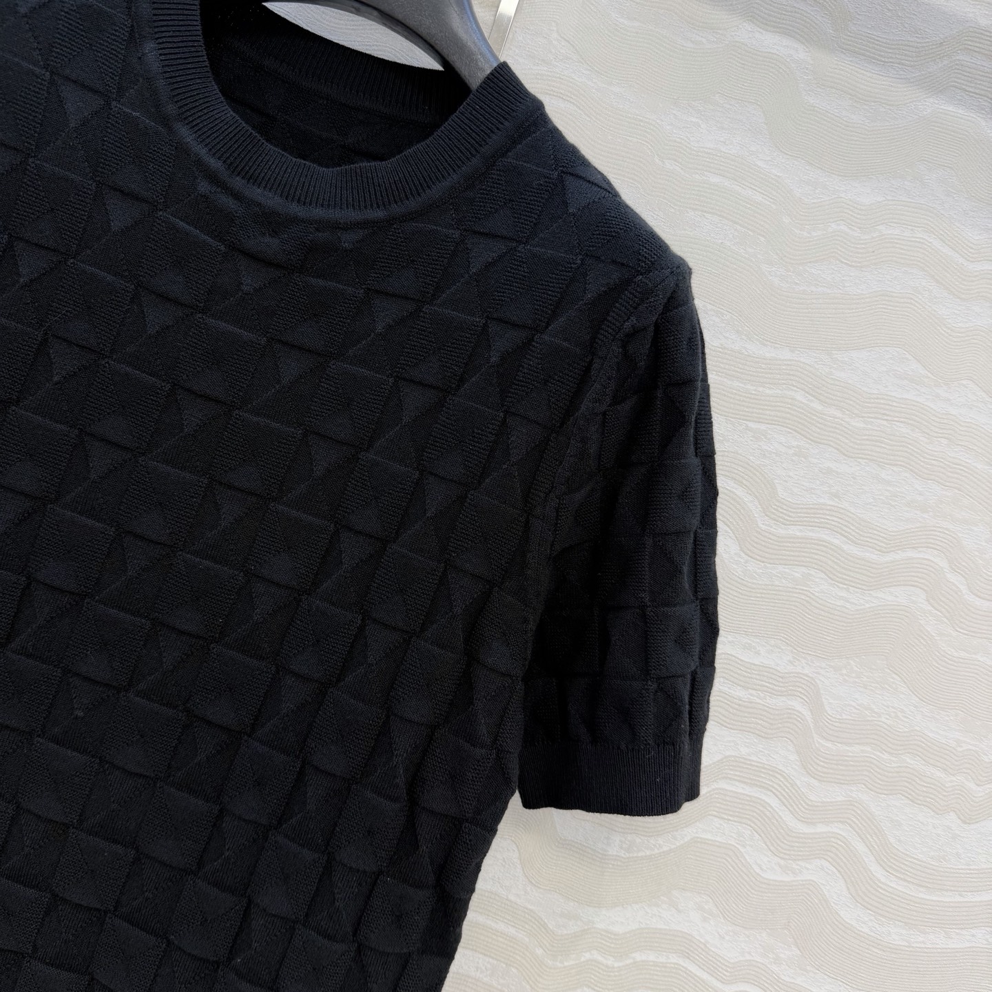 爆单推荐❤️原单品质，H26s早春新品！金属扣羊毛针织短袖上衣。100%美丽奴羊毛纱线细腻柔软的手感无敌