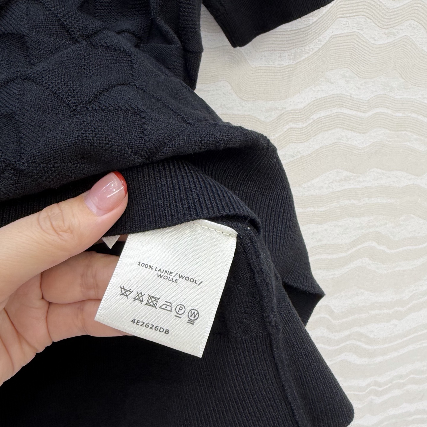 爆单推荐❤️原单品质，H26s早春新品！金属扣羊毛针织短袖上衣。100%美丽奴羊毛纱线细腻柔软的手感无敌