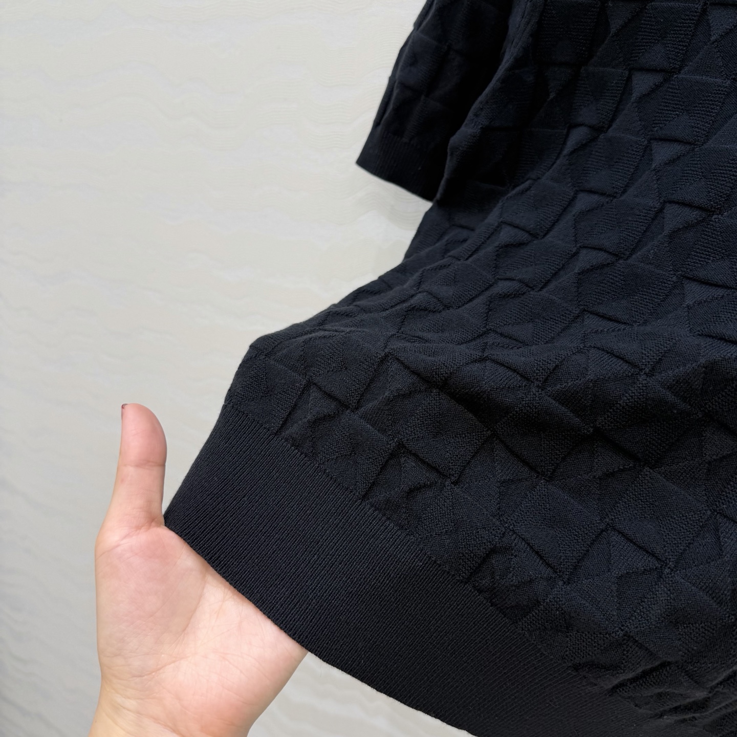 爆单推荐❤️原单品质，H26s早春新品！金属扣羊毛针织短袖上衣。100%美丽奴羊毛纱线细腻柔软的手感无敌