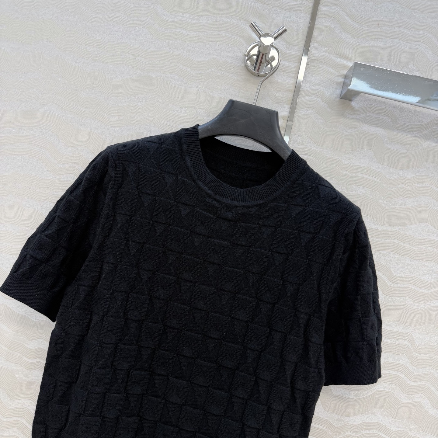 爆单推荐❤️原单品质，H26s早春新品！金属扣羊毛针织短袖上衣。100%美丽奴羊毛纱线细腻柔软的手感无敌