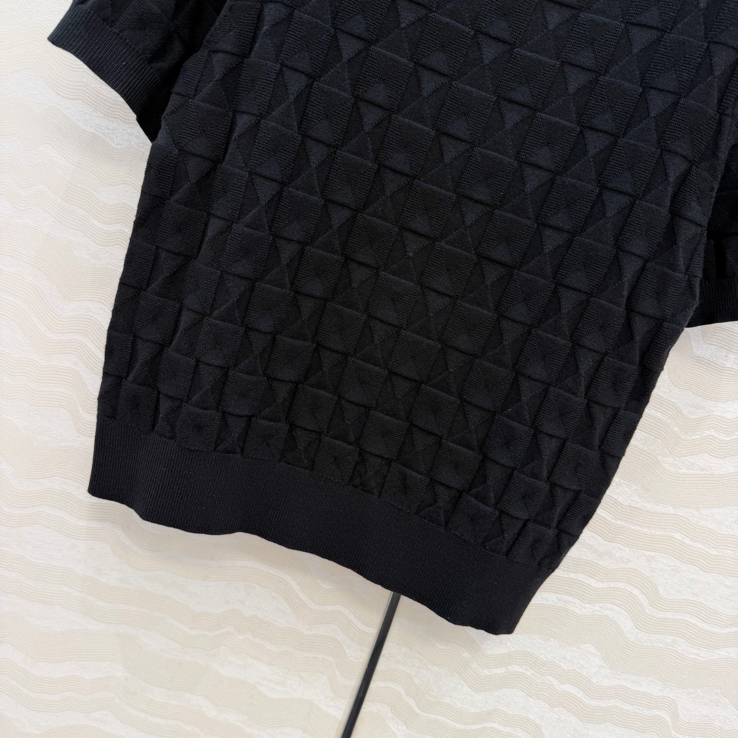 爆单推荐❤️原单品质，H26s早春新品！金属扣羊毛针织短袖上衣。100%美丽奴羊毛纱线细腻柔软的手感无敌