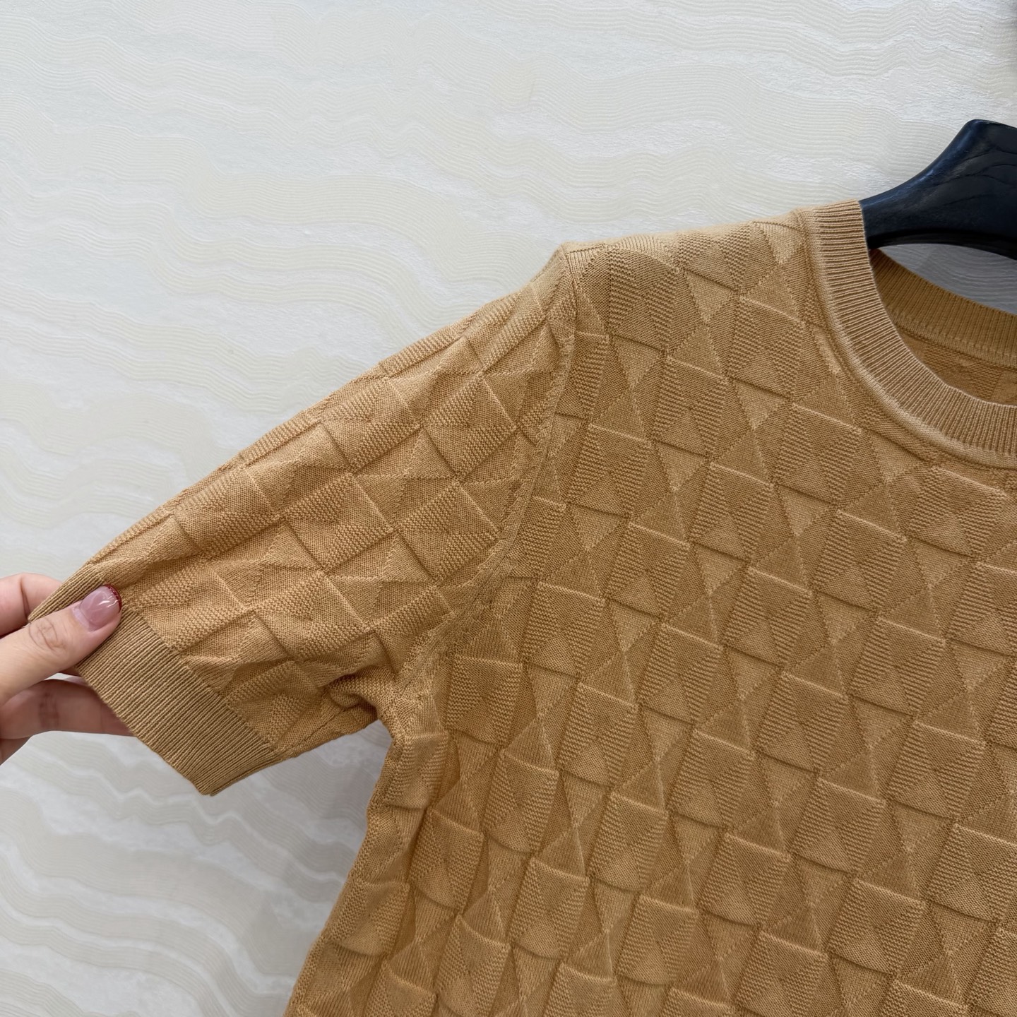 爆单推荐❤️原单品质，H26s早春新品！金属扣羊毛针织短袖上衣。100%美丽奴羊毛纱线细腻柔软的手感无敌