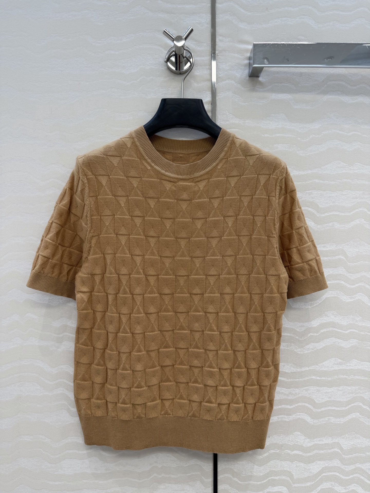 爆单推荐❤️原单品质，H26s早春新品！金属扣羊毛针织短袖上衣。100%美丽奴羊毛纱线细腻柔软的手感无敌