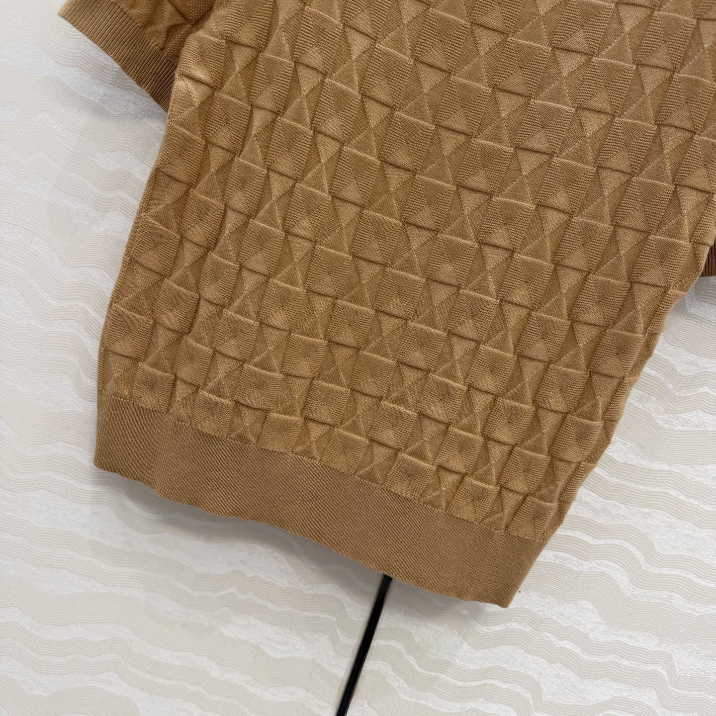 爆单推荐❤️原单品质，H26s早春新品！金属扣羊毛针织短袖上衣。100%美丽奴羊毛纱线细腻柔软的手感无敌