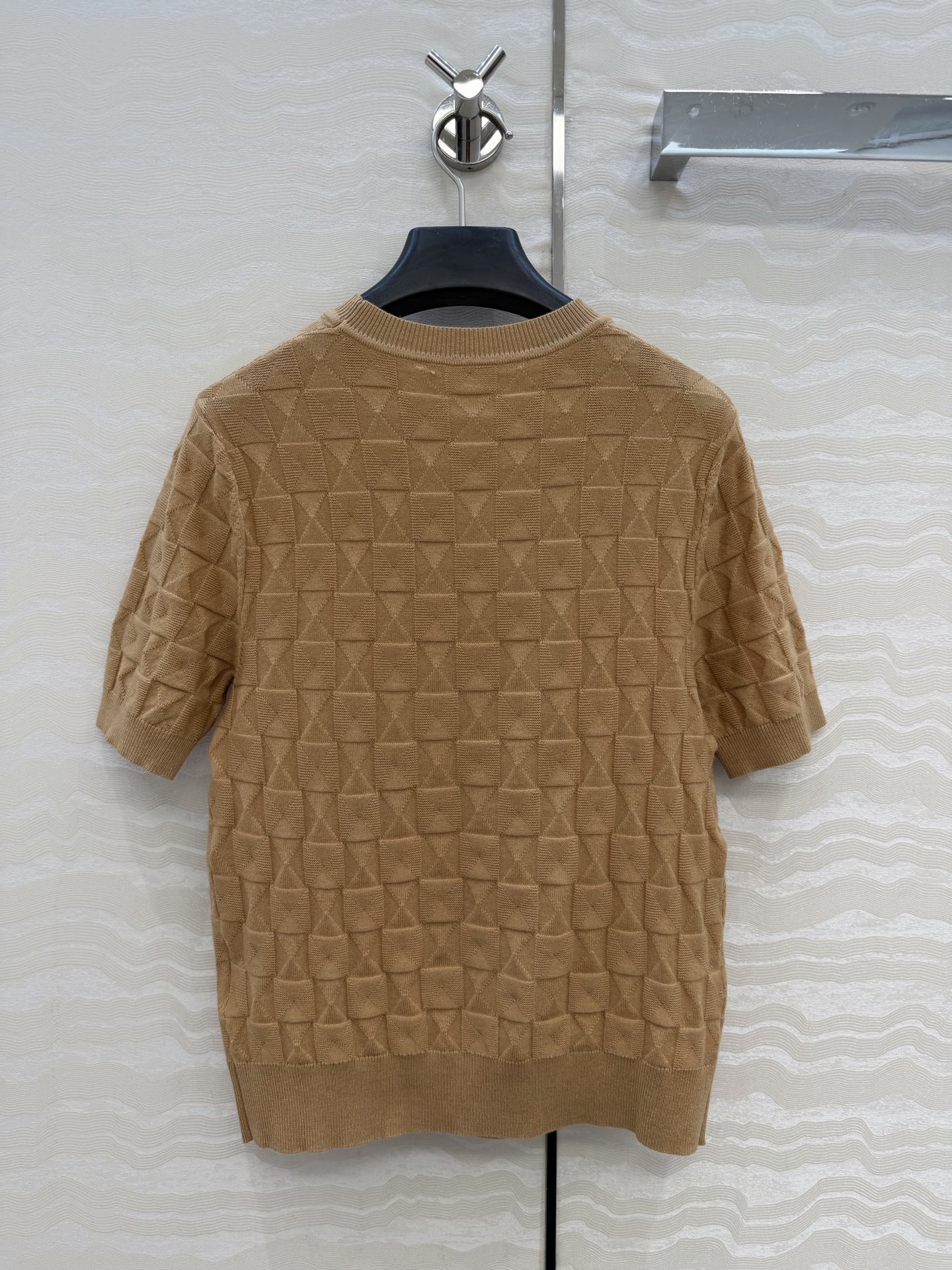 爆单推荐❤️原单品质，H26s早春新品！金属扣羊毛针织短袖上衣。100%美丽奴羊毛纱线细腻柔软的手感无敌