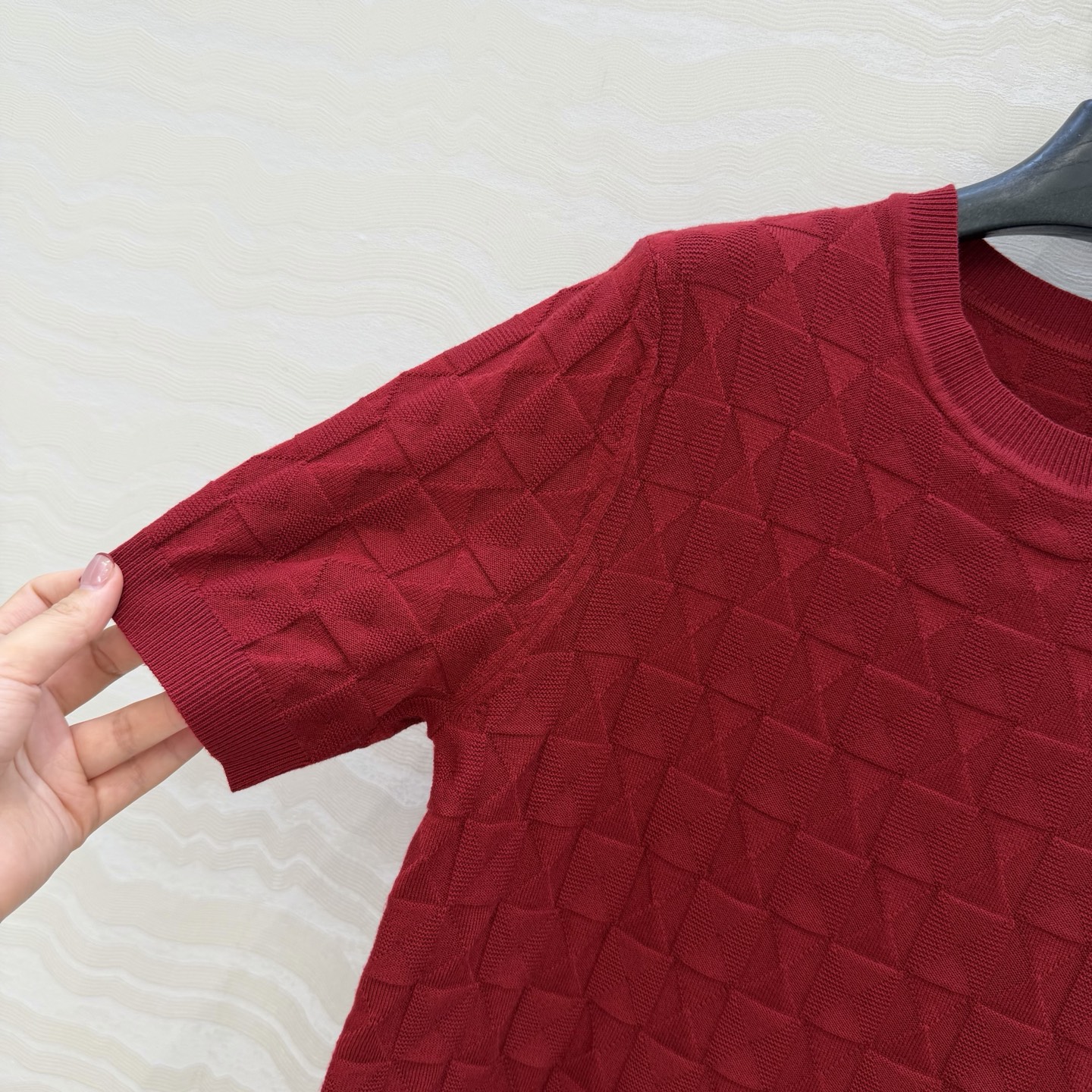 爆单推荐❤️原单品质，H26s早春新品！金属扣羊毛针织短袖上衣。100%美丽奴羊毛纱线细腻柔软的手感无敌