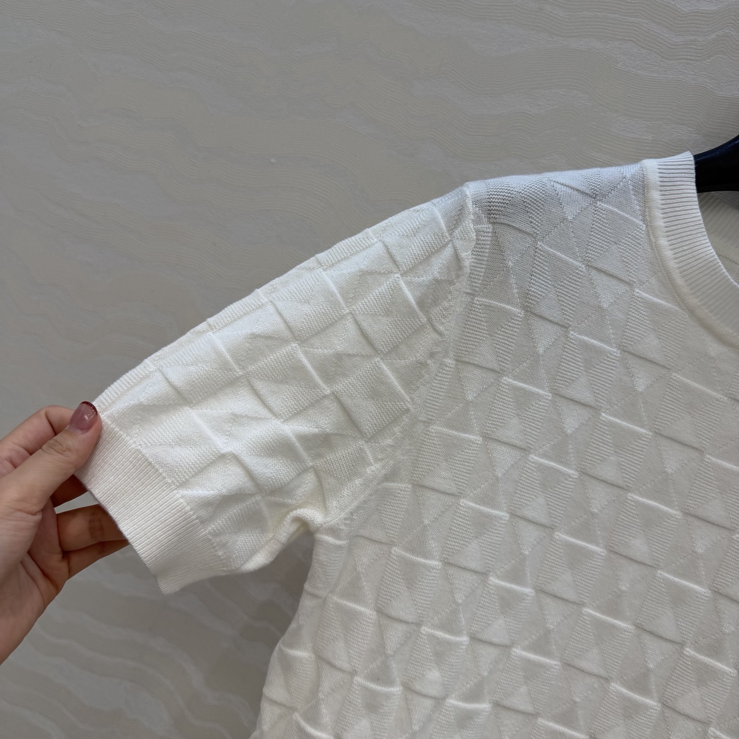 爆单推荐❤️原单品质，H26s早春新品！金属扣羊毛针织短袖上衣。100%美丽奴羊毛纱线细腻柔软的手感无敌