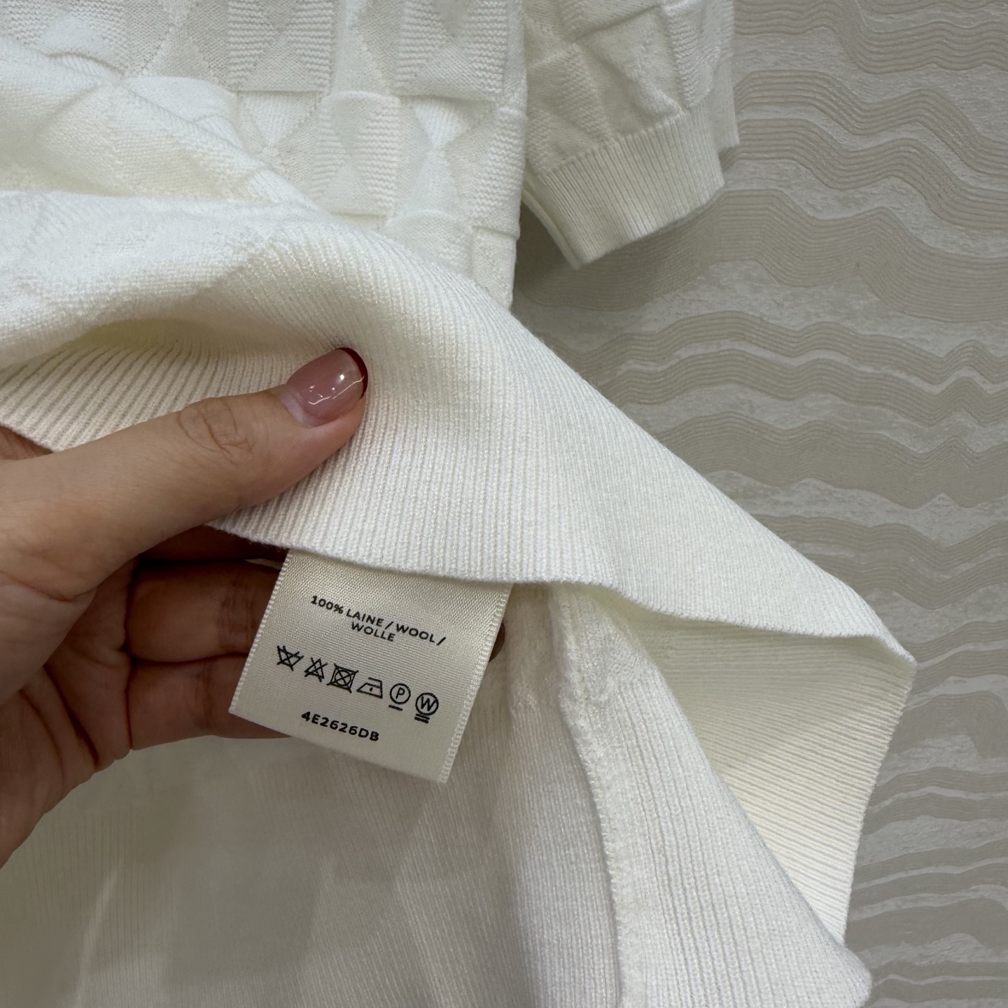 爆单推荐❤️原单品质，H26s早春新品！金属扣羊毛针织短袖上衣。100%美丽奴羊毛纱线细腻柔软的手感无敌