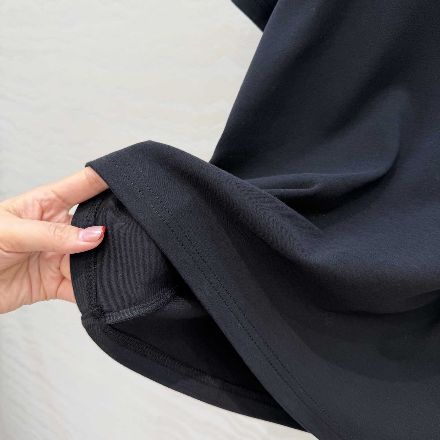 爆单推荐❤️原单品质PR时髦精穿搭！ 爆款定位手工定珠三角标T恤。时髦精必入⚡️一整个爱住！甜酷风少女帅