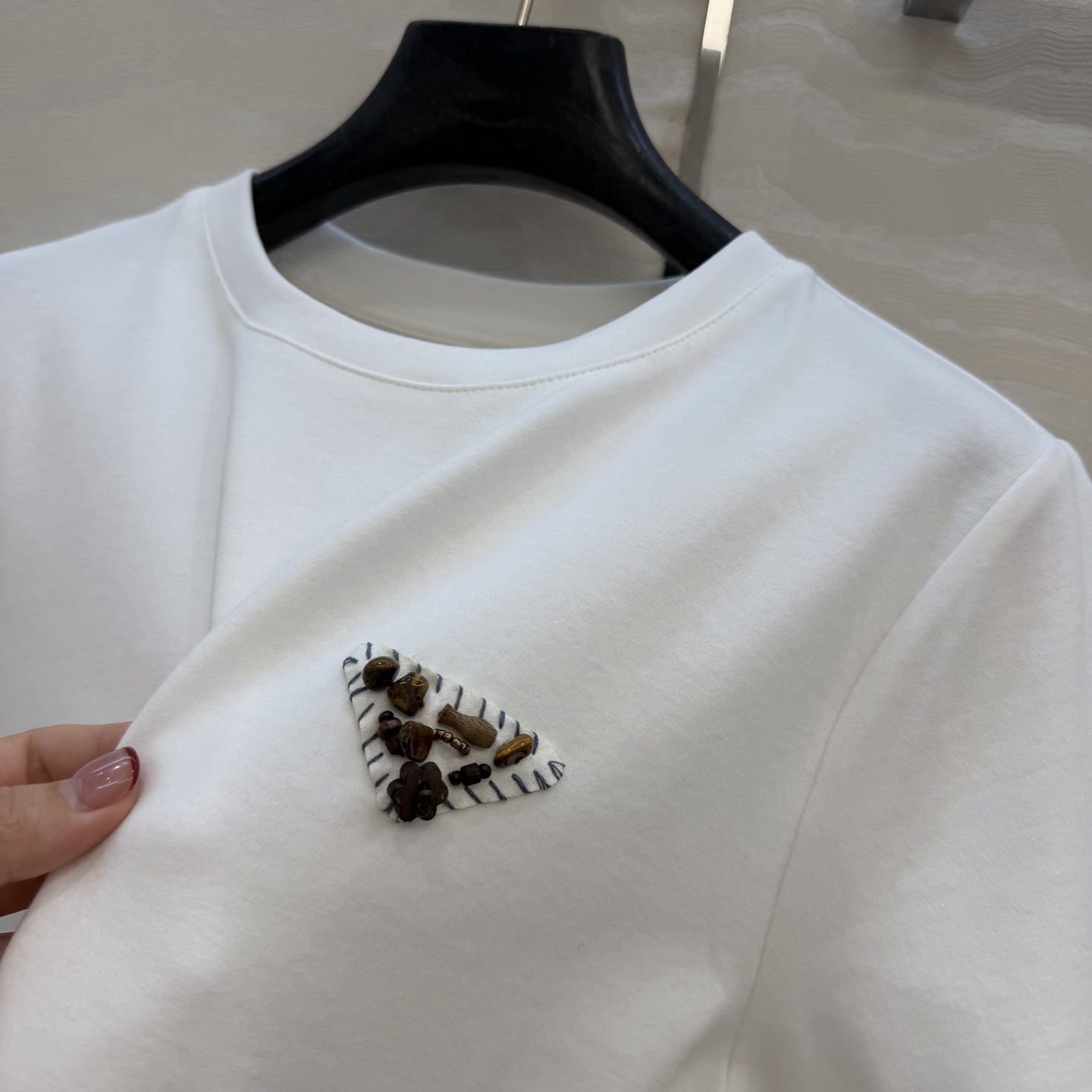 爆单推荐❤️原单品质PR时髦精穿搭！ 爆款定位手工定珠三角标T恤。时髦精必入⚡️一整个爱住！甜酷风少女帅