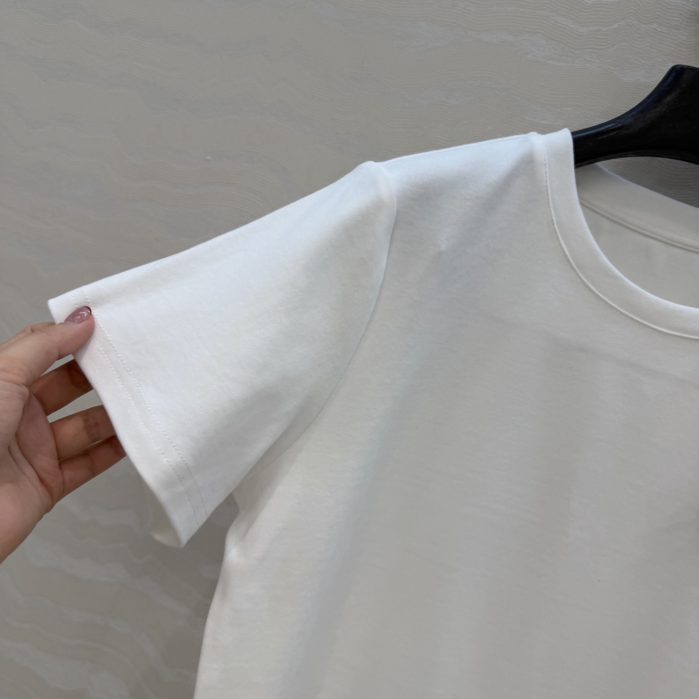 爆单推荐❤️原单品质PR时髦精穿搭！ 爆款定位手工定珠三角标T恤。时髦精必入⚡️一整个爱住！甜酷风少女帅