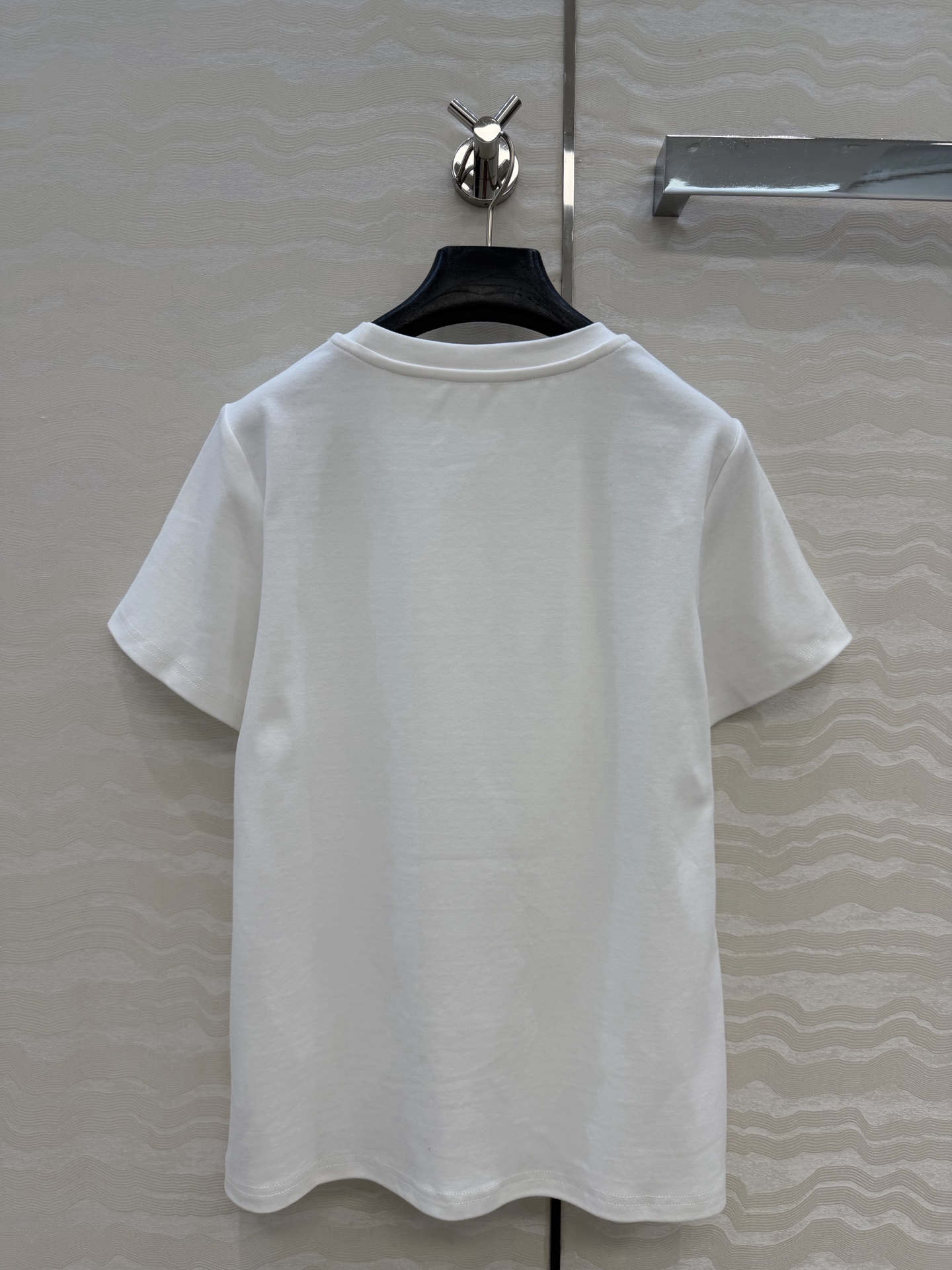 爆单推荐❤️原单品质PR时髦精穿搭！ 爆款定位手工定珠三角标T恤。时髦精必入⚡️一整个爱住！甜酷风少女帅