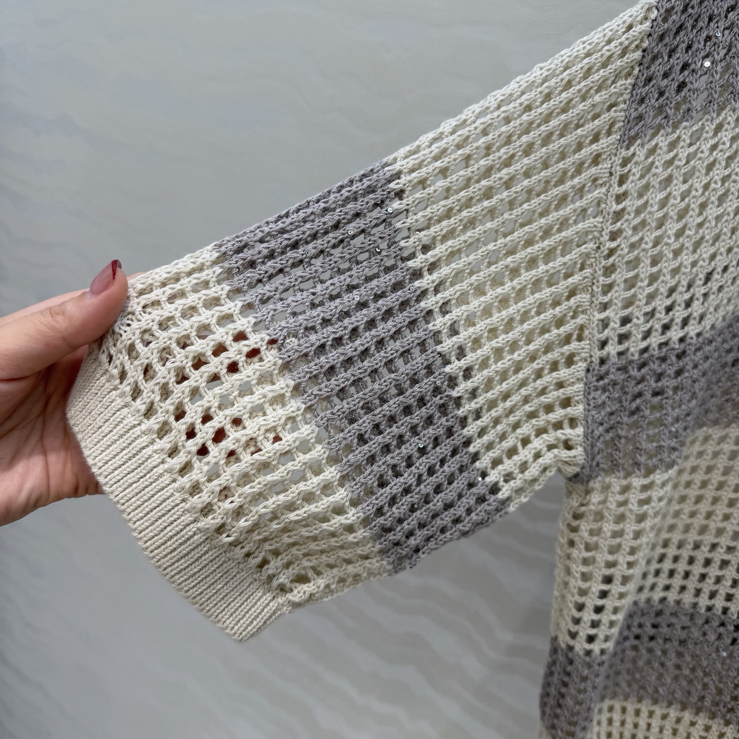 原单品质🍒行走的高定 Bc老钱风穿搭，缕空条纹短袖开衫。慵懒自在的氛围感！极简老钱风穿搭，意大利美学配色