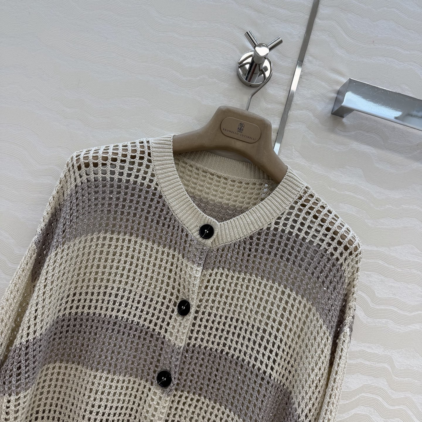 原单品质🍒行走的高定 Bc老钱风穿搭，缕空条纹短袖开衫。慵懒自在的氛围感！极简老钱风穿搭，意大利美学配色