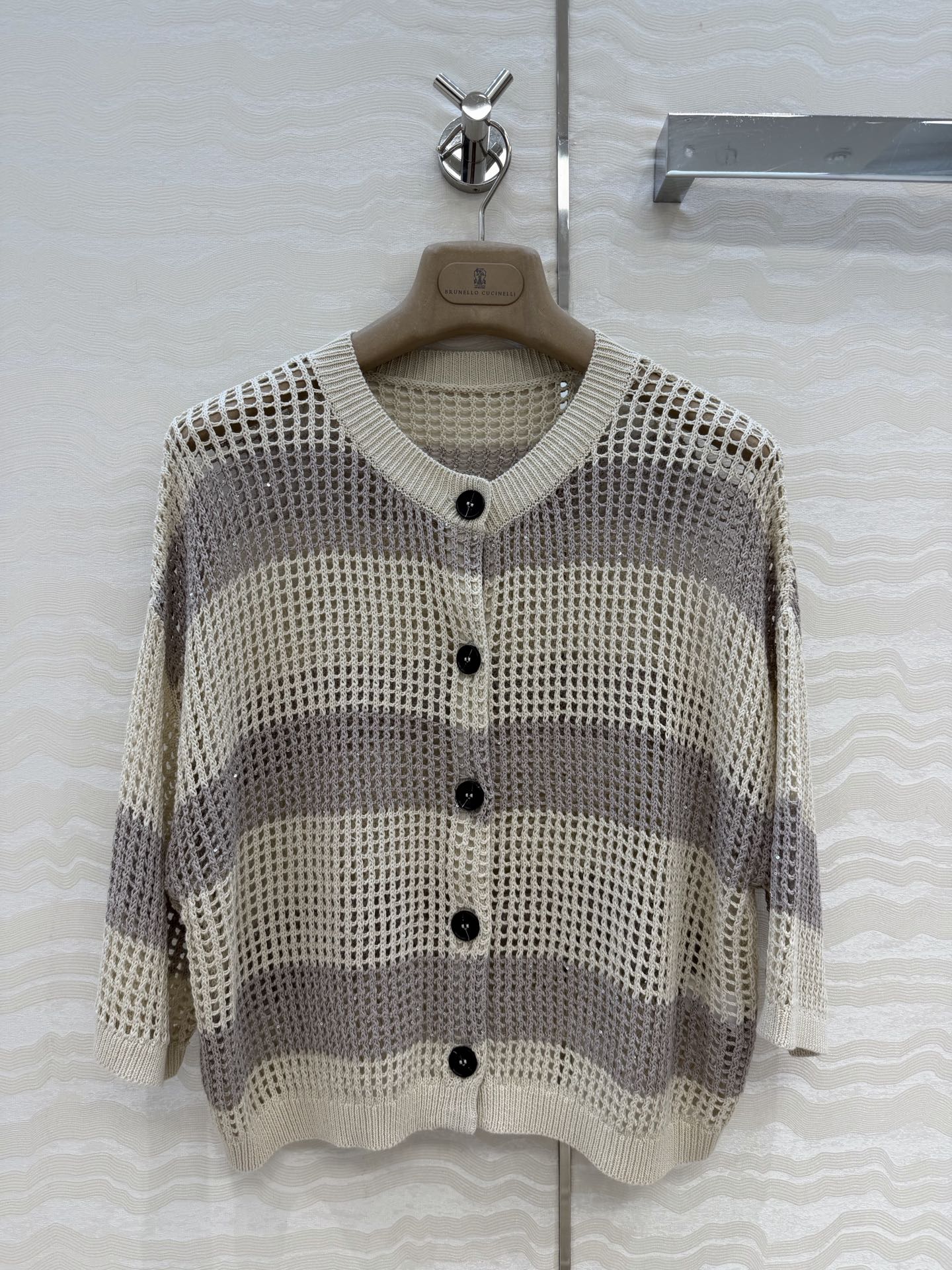 原单品质🍒行走的高定 Bc老钱风穿搭，缕空条纹短袖开衫。慵懒自在的氛围感！极简老钱风穿搭，意大利美学配色