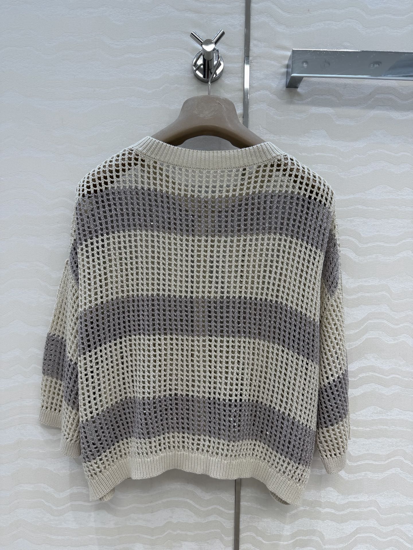 原单品质🍒行走的高定 Bc老钱风穿搭，缕空条纹短袖开衫。慵懒自在的氛围感！极简老钱风穿搭，意大利美学配色