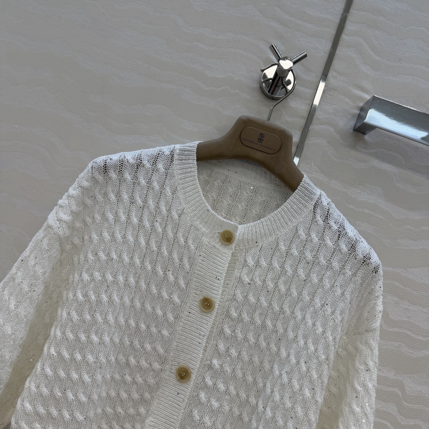 原单品质🍒行走的高定 Bc老钱风穿搭，绞花珠版短袖开衫。慵懒自在的氛围感！极简老钱风穿搭，意大利美学珠片