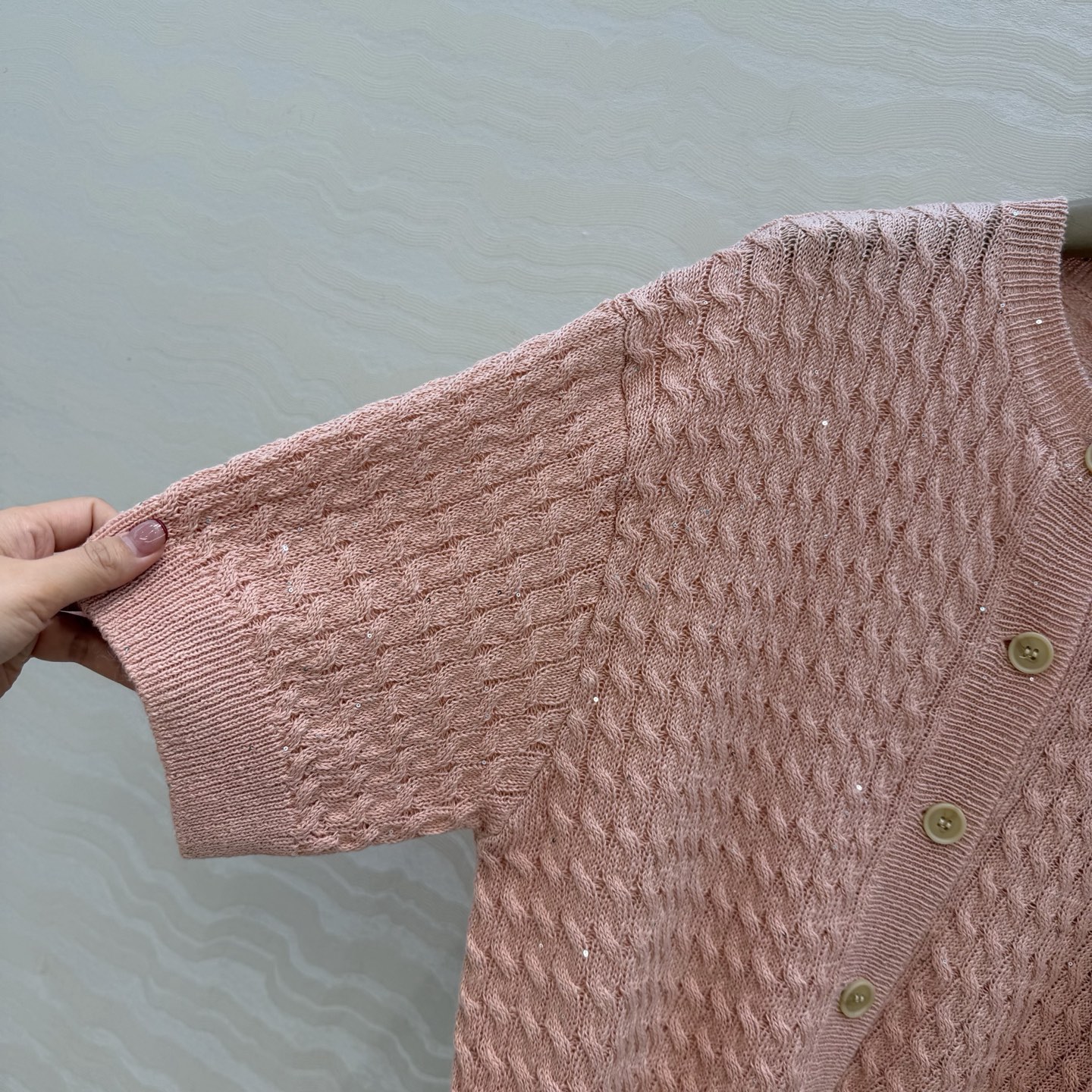 原单品质🍒行走的高定 Bc老钱风穿搭，绞花珠版短袖开衫。慵懒自在的氛围感！极简老钱风穿搭，意大利美学珠片