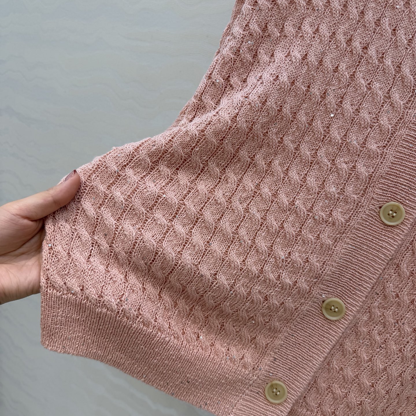 原单品质🍒行走的高定 Bc老钱风穿搭，绞花珠版短袖开衫。慵懒自在的氛围感！极简老钱风穿搭，意大利美学珠片