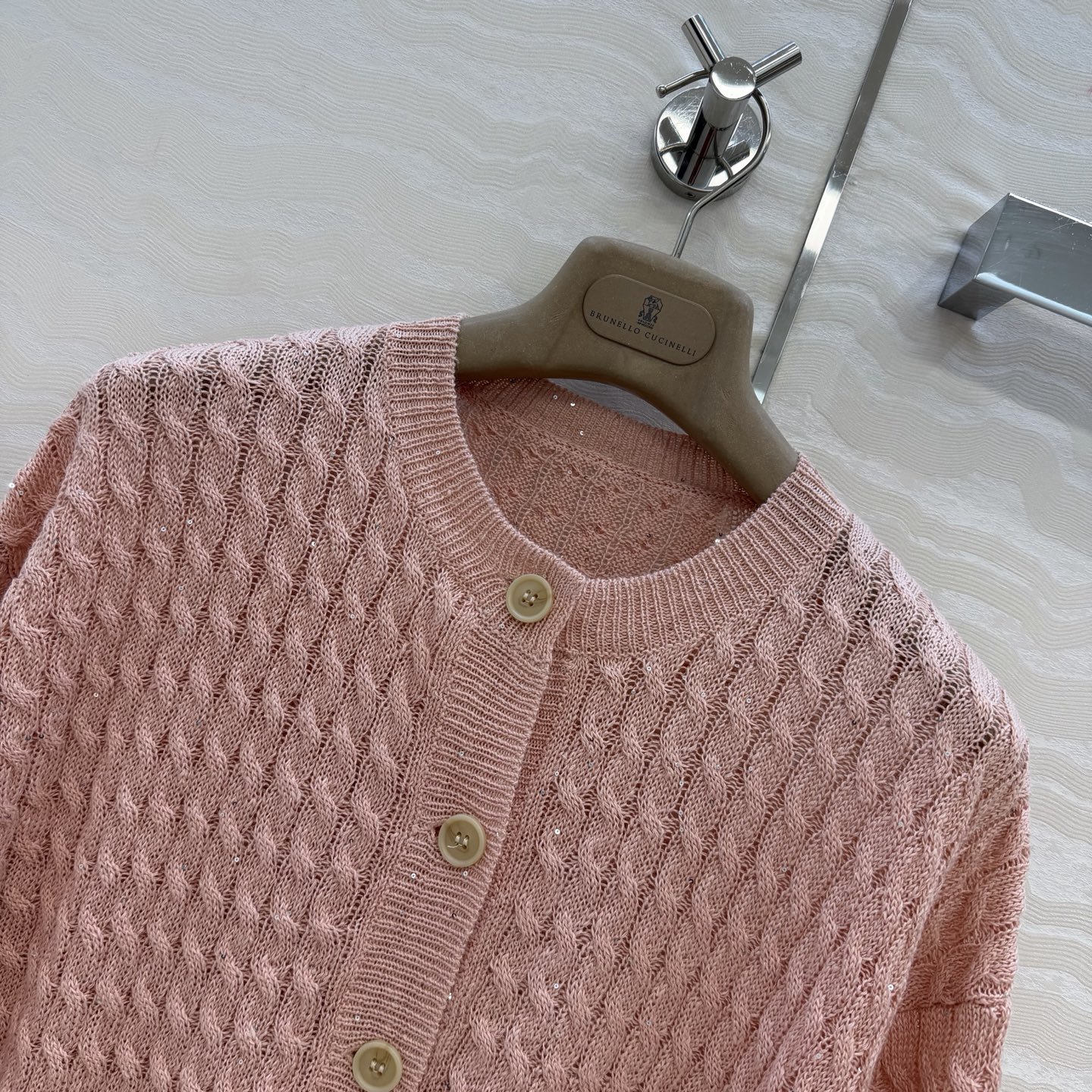 原单品质🍒行走的高定 Bc老钱风穿搭，绞花珠版短袖开衫。慵懒自在的氛围感！极简老钱风穿搭，意大利美学珠片