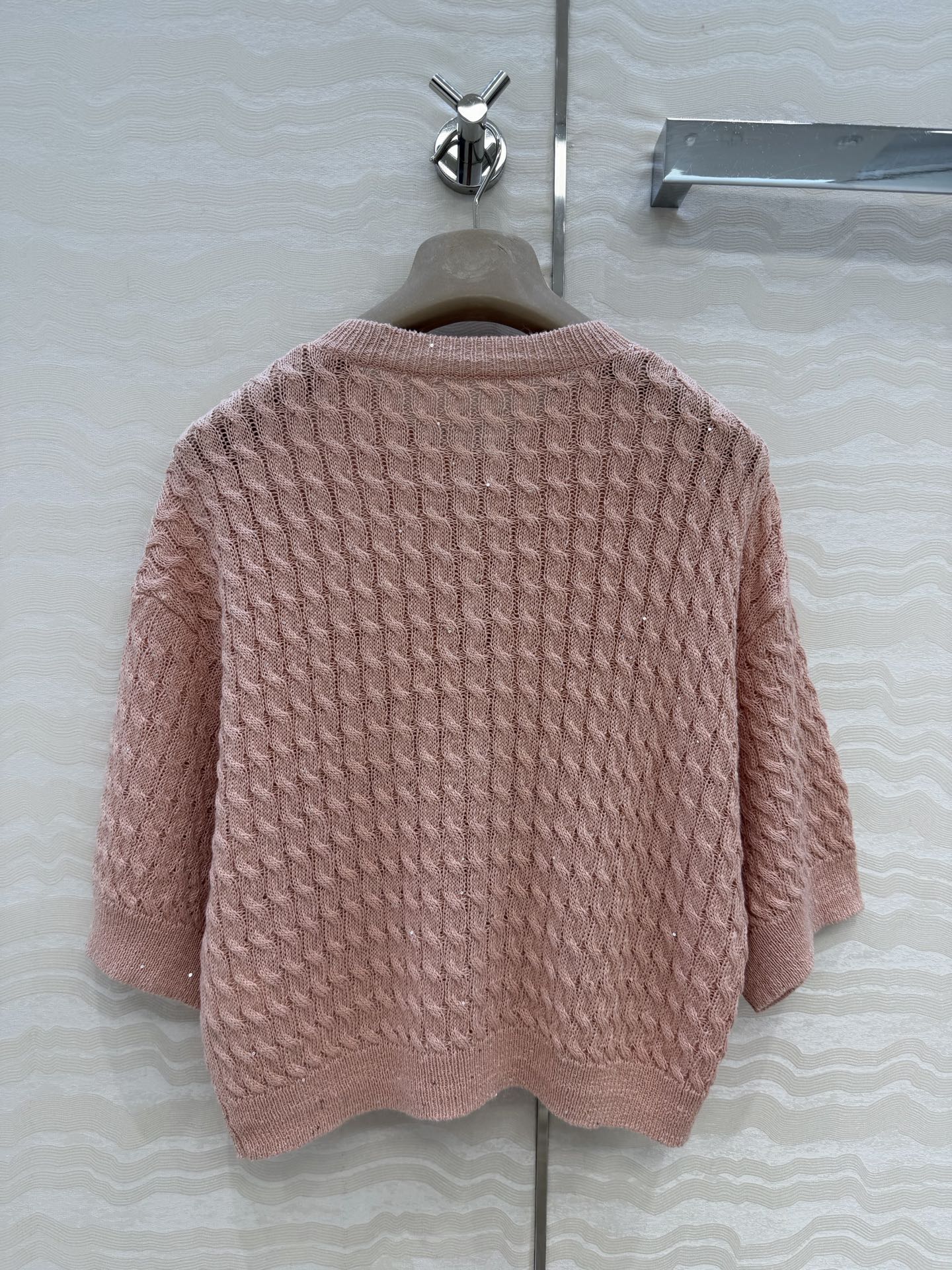 原单品质🍒行走的高定 Bc老钱风穿搭，绞花珠版短袖开衫。慵懒自在的氛围感！极简老钱风穿搭，意大利美学珠片