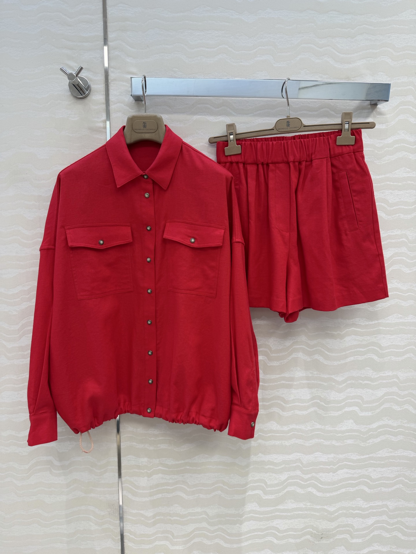 高端原单品质❤️26早春新品，BC长期亚麻套装，落肩设计夹克衬衫外套搭配松紧腰小短裤，下摆可调节设计轻松