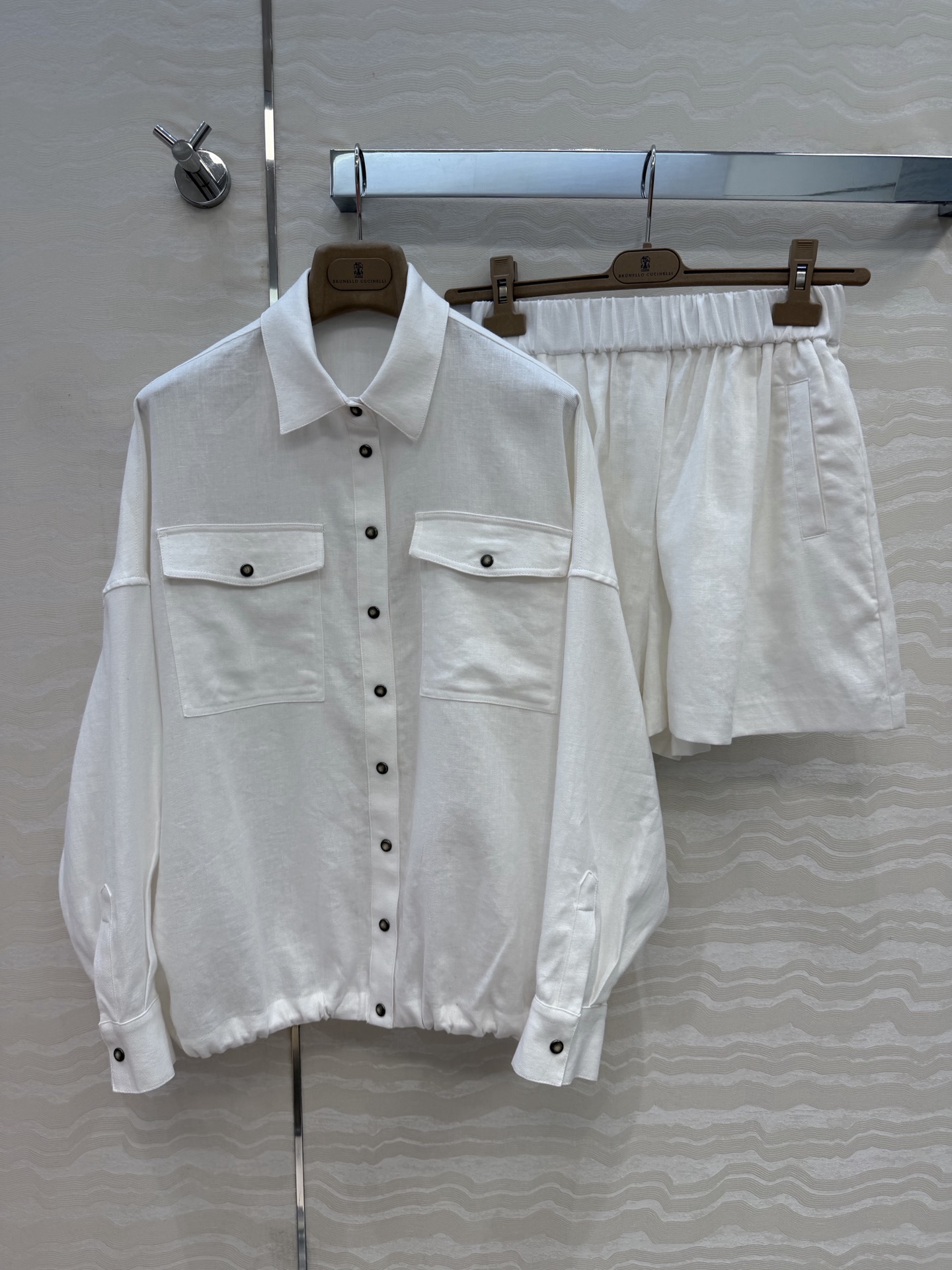 高端原单品质❤️26早春新品，BC长期亚麻套装，落肩设计夹克衬衫外套搭配松紧腰小短裤，下摆可调节设计轻松